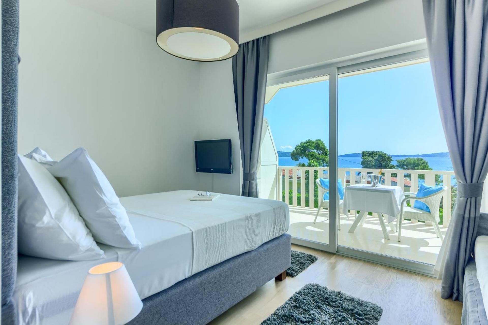 Deluxe Double Room with Balcony and Sea View