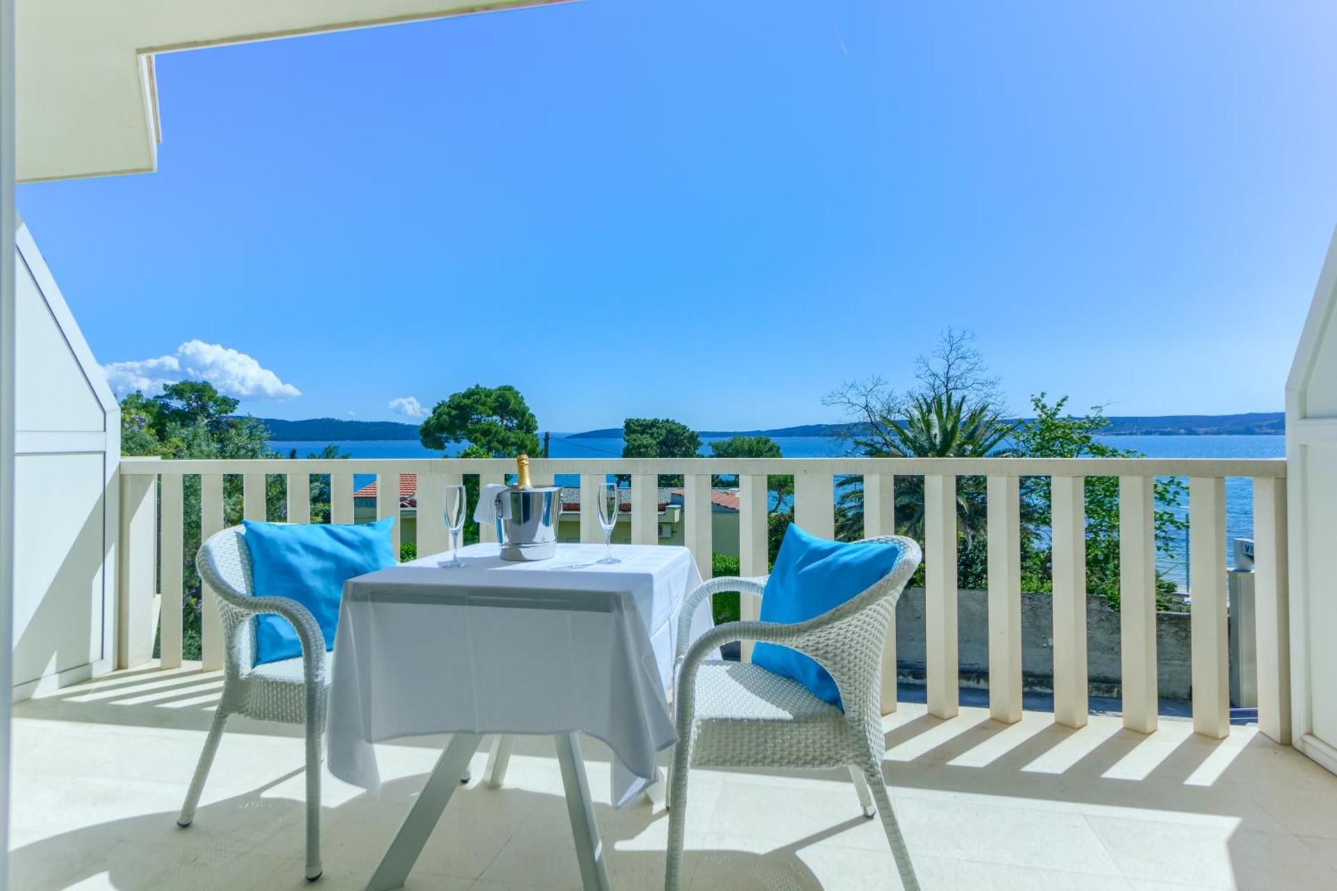 Deluxe Double Room with Balcony and Sea View