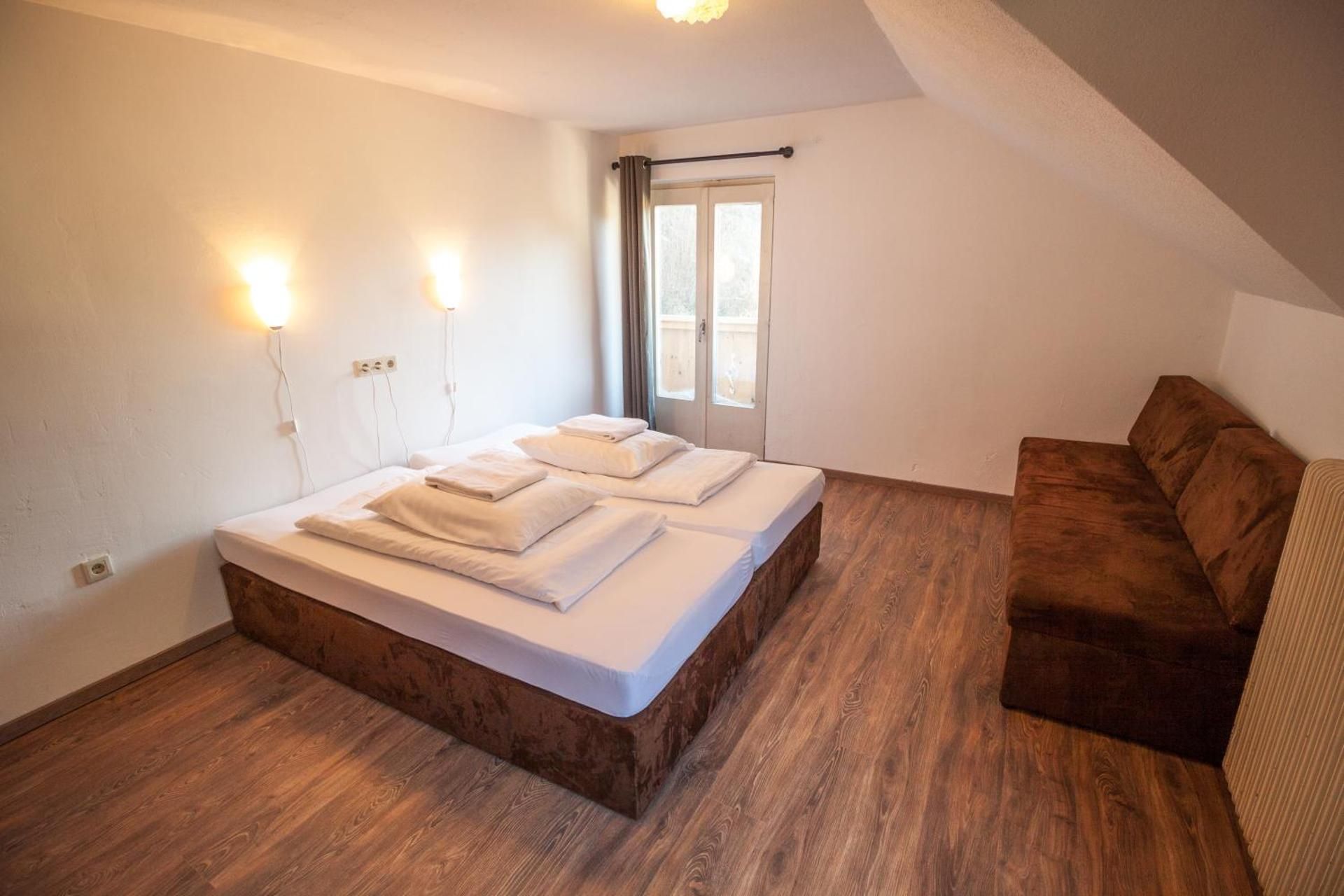 Comfort Two-Bedroom Apartment with Balcony