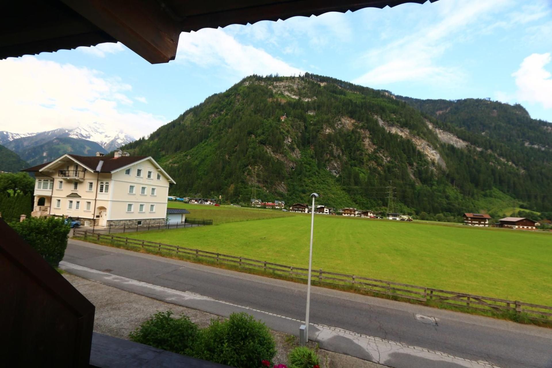 Single Room with Balcony 230