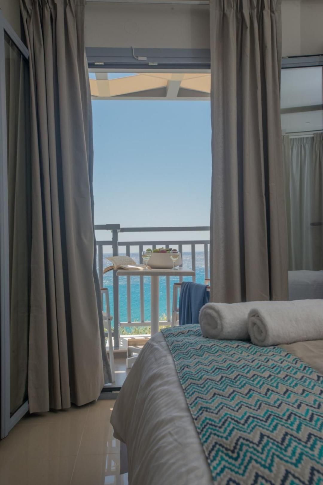 Triple Room with Sea View