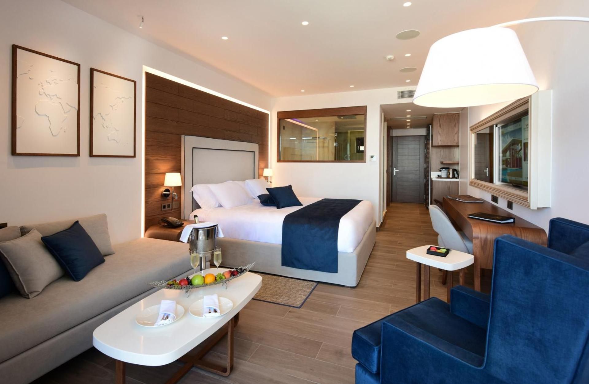 Deluxe Junior Suite Pool Front and Private Pool