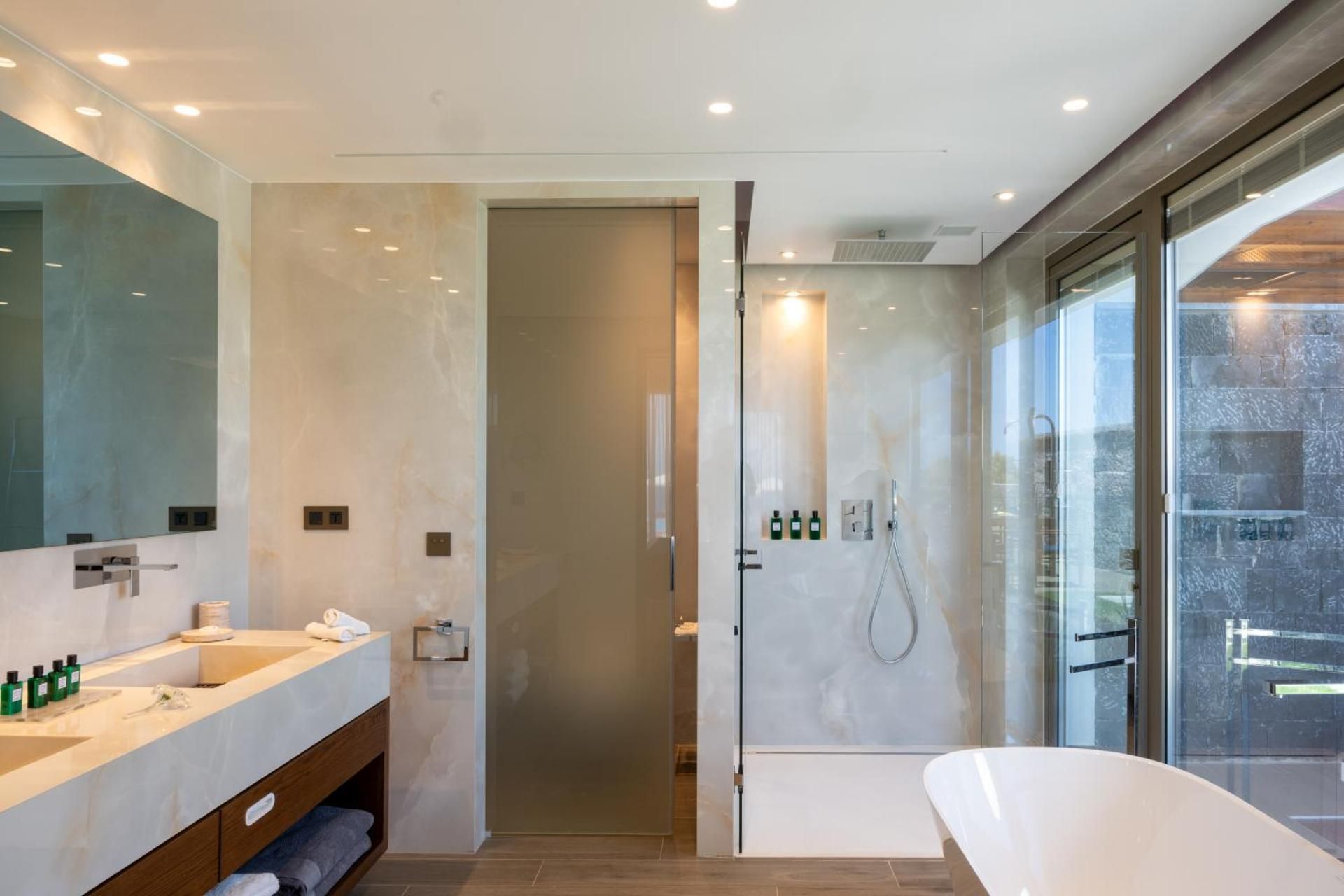 Infinity Wellness Seafront Villa with Private Pool, Sweet Sauna Wellness Room and Gym