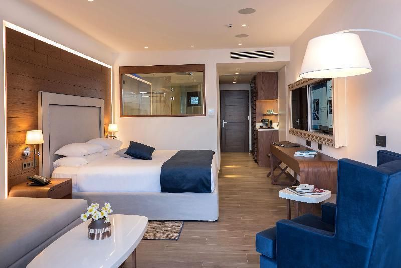 Deluxe Junior Suite Sea View with Private Pool