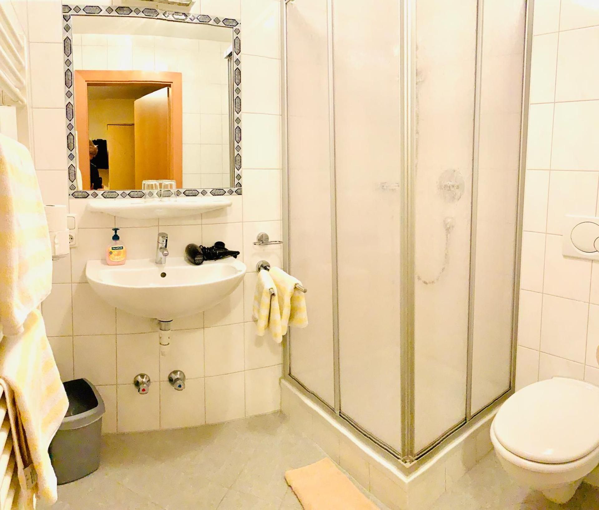 Deluxe Double Room (2 Adults + 1 Child)