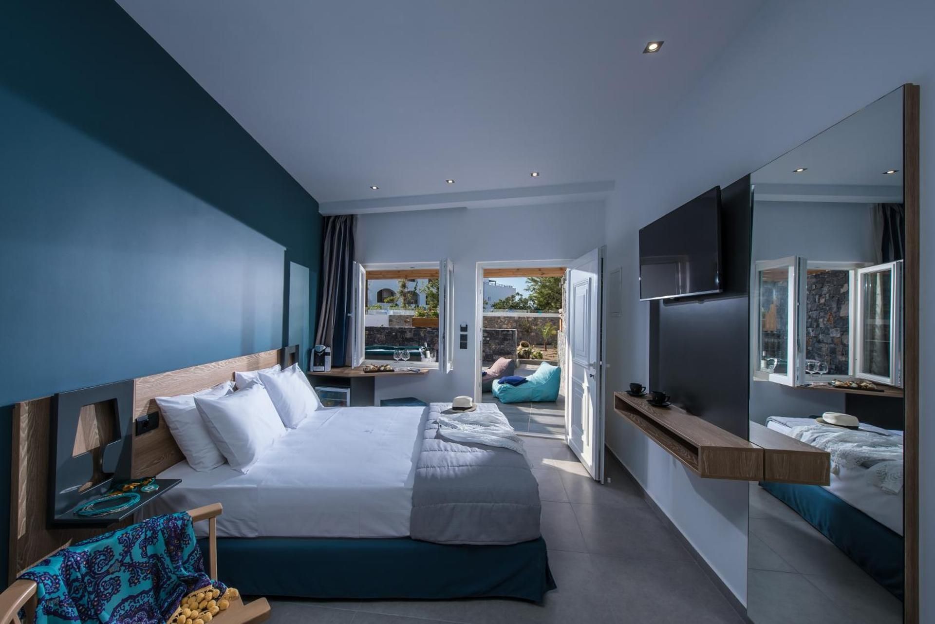 Luxury Studio with Private Jacuzzi