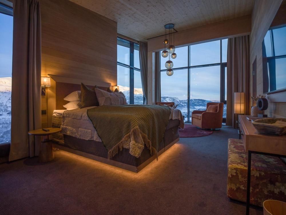 Suite with Mountain View