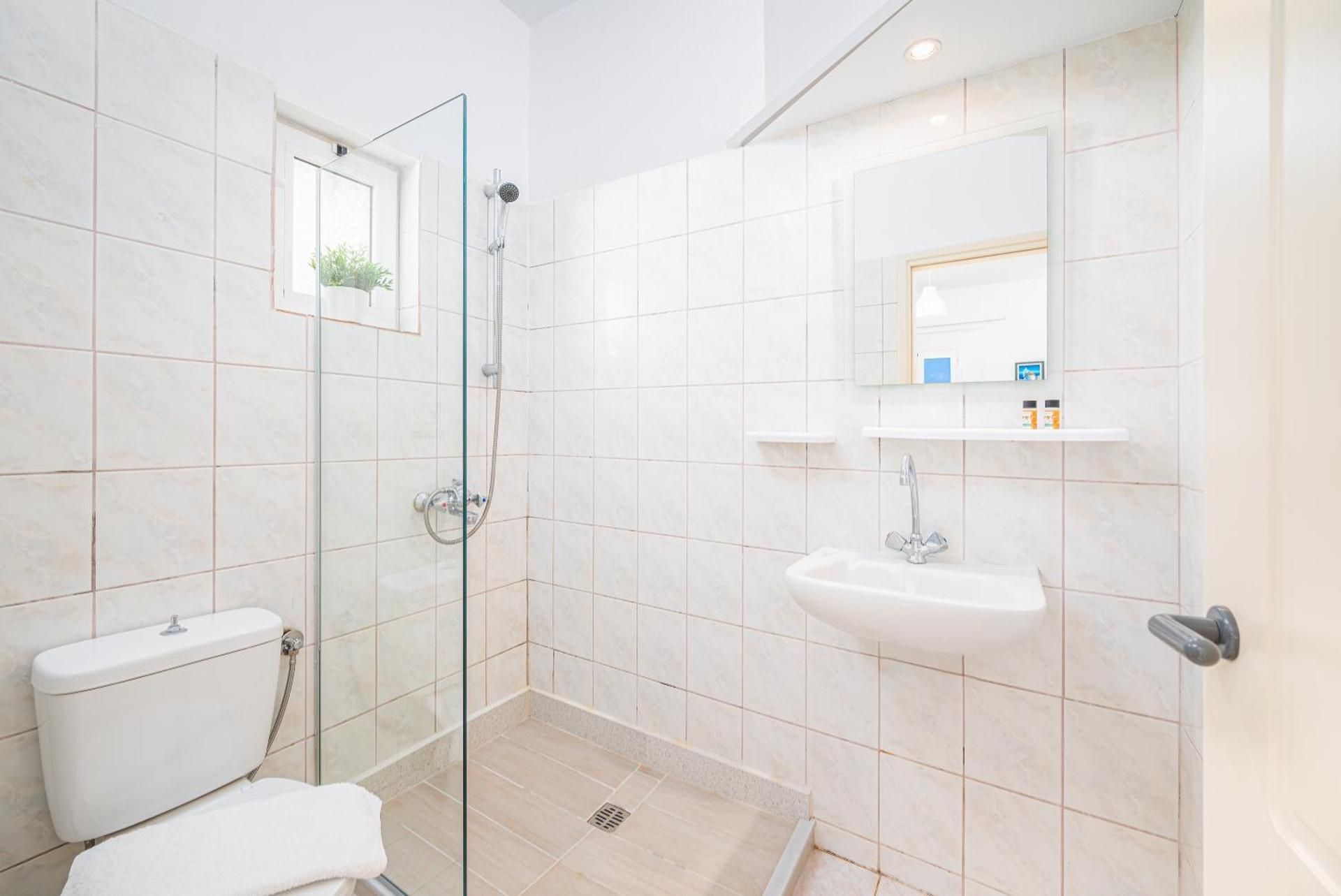 Superior One-Bedroom Apartment