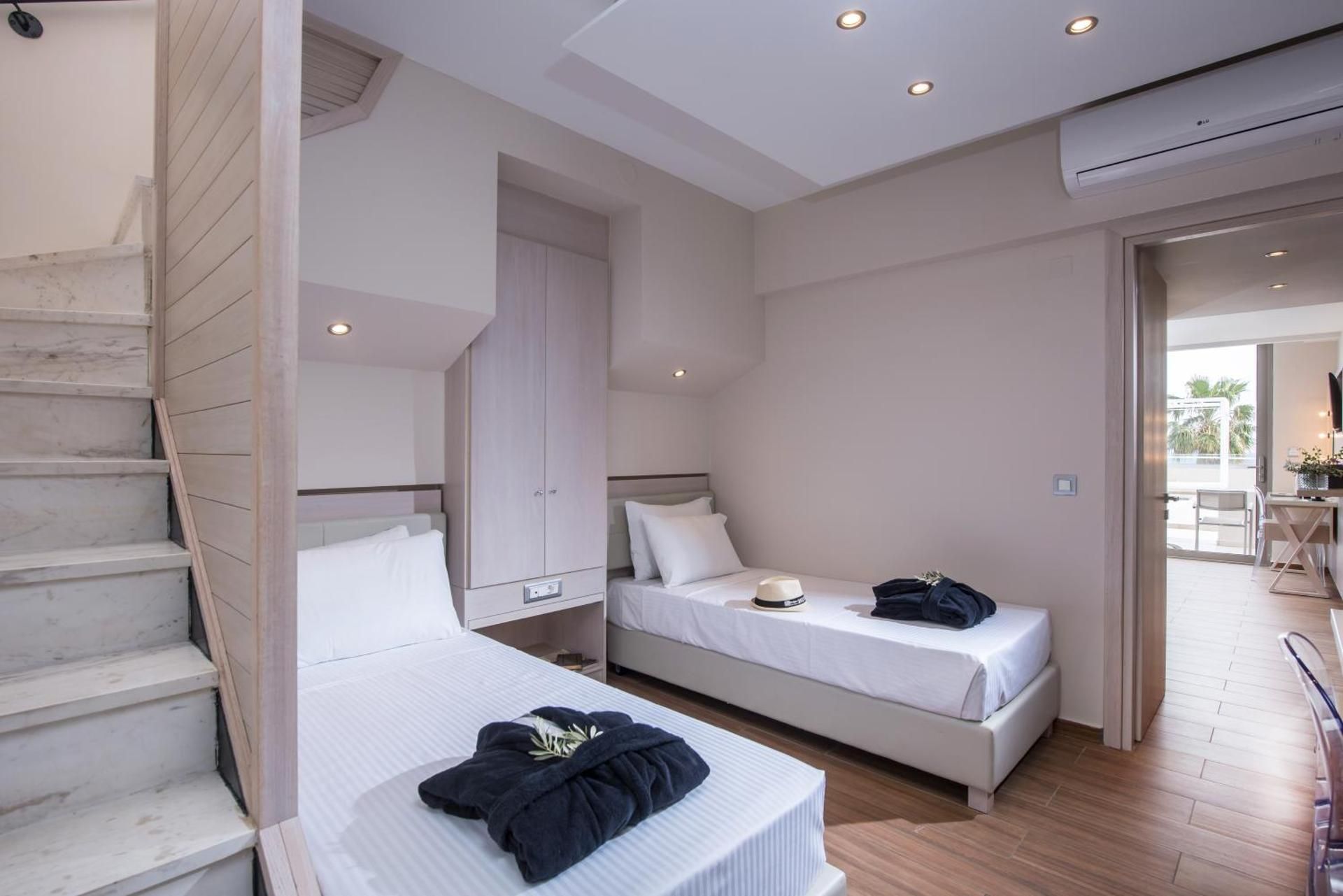 SPLIT LEVEL SUITE