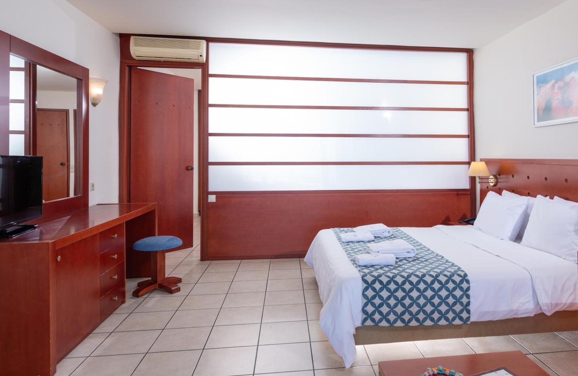 Economy Family Room with Land View (4 people)
