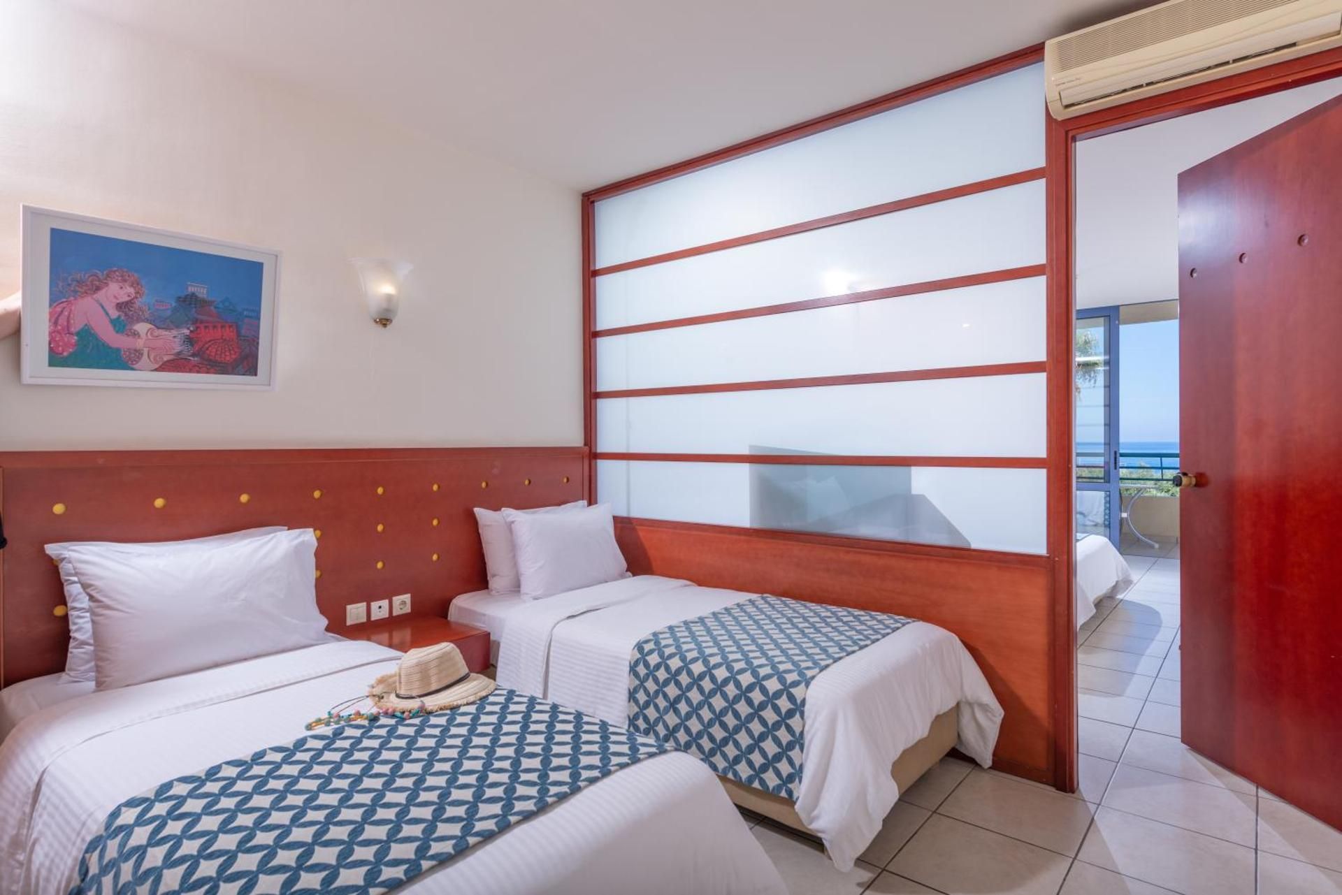 Economy Family Room with Land View (4 people)