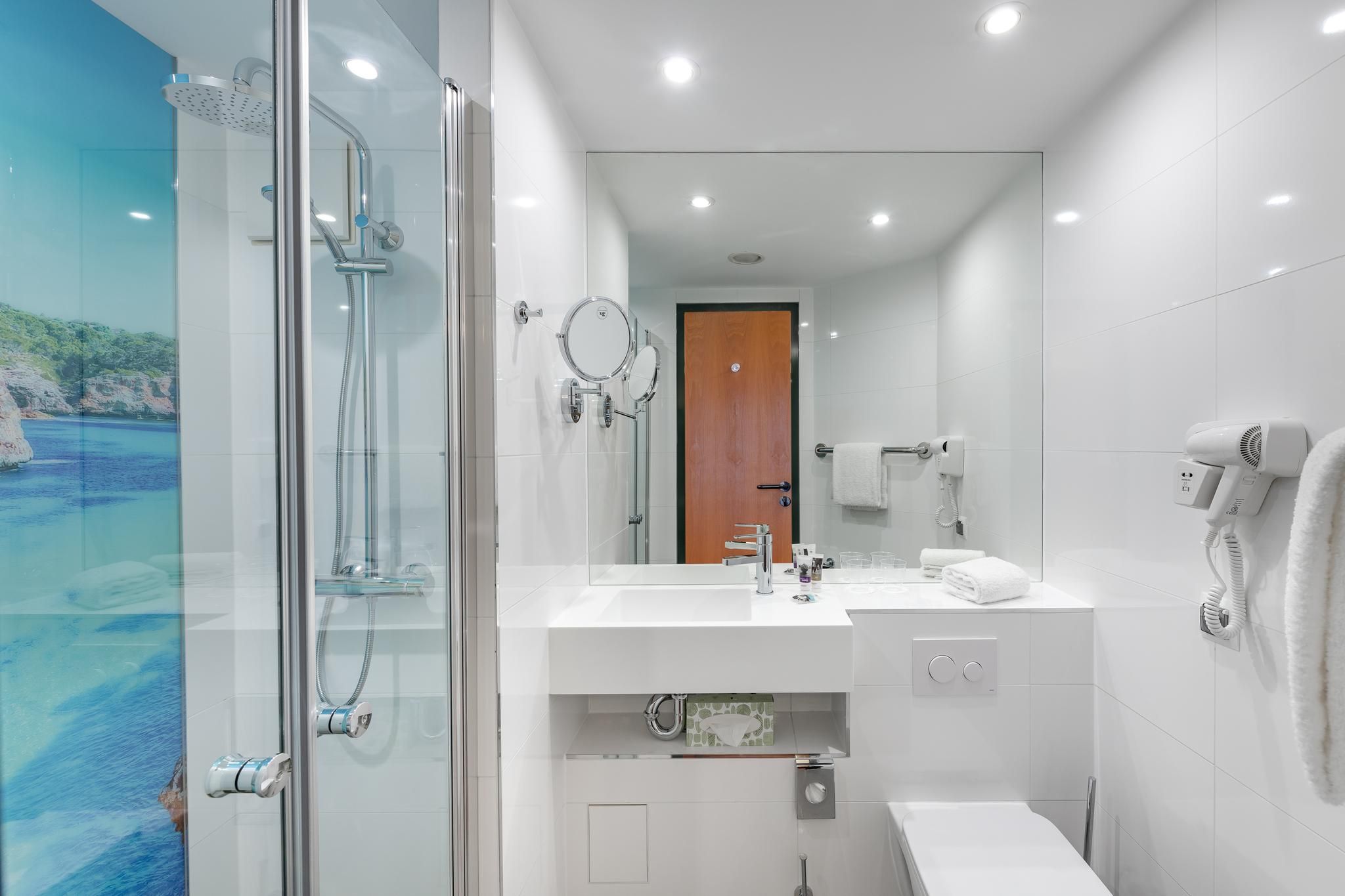 Mercure Hotel Duesseldorf Ratingen Comfort-Room With A Queen-Sized Bed 3