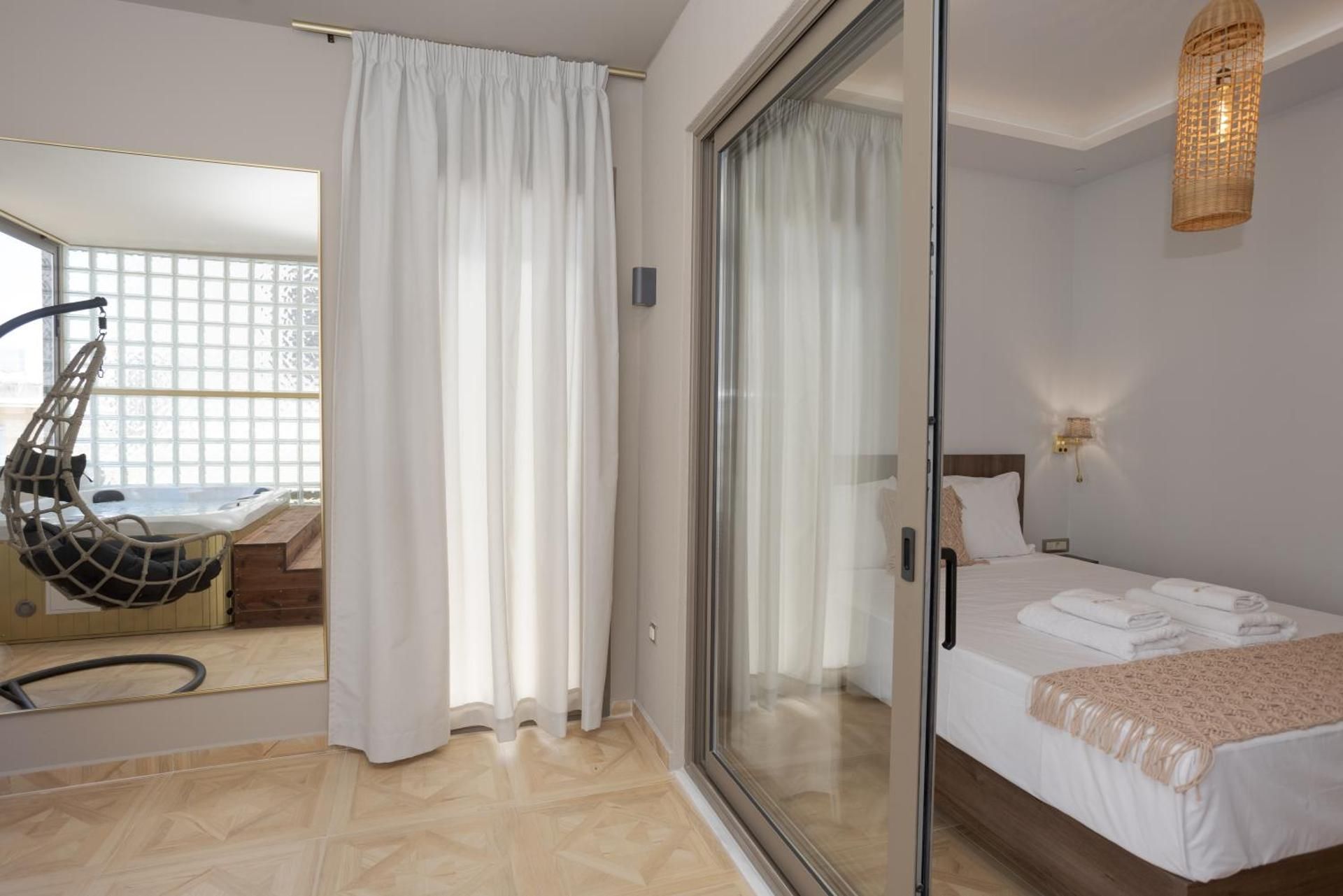 Rouge Suite with Jacuzzi