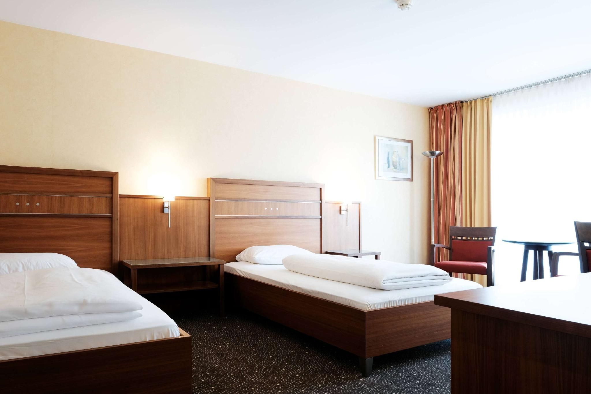 Ramada by Wyndham Duesseldorf Ratingen Twin Bed, Business Room 2