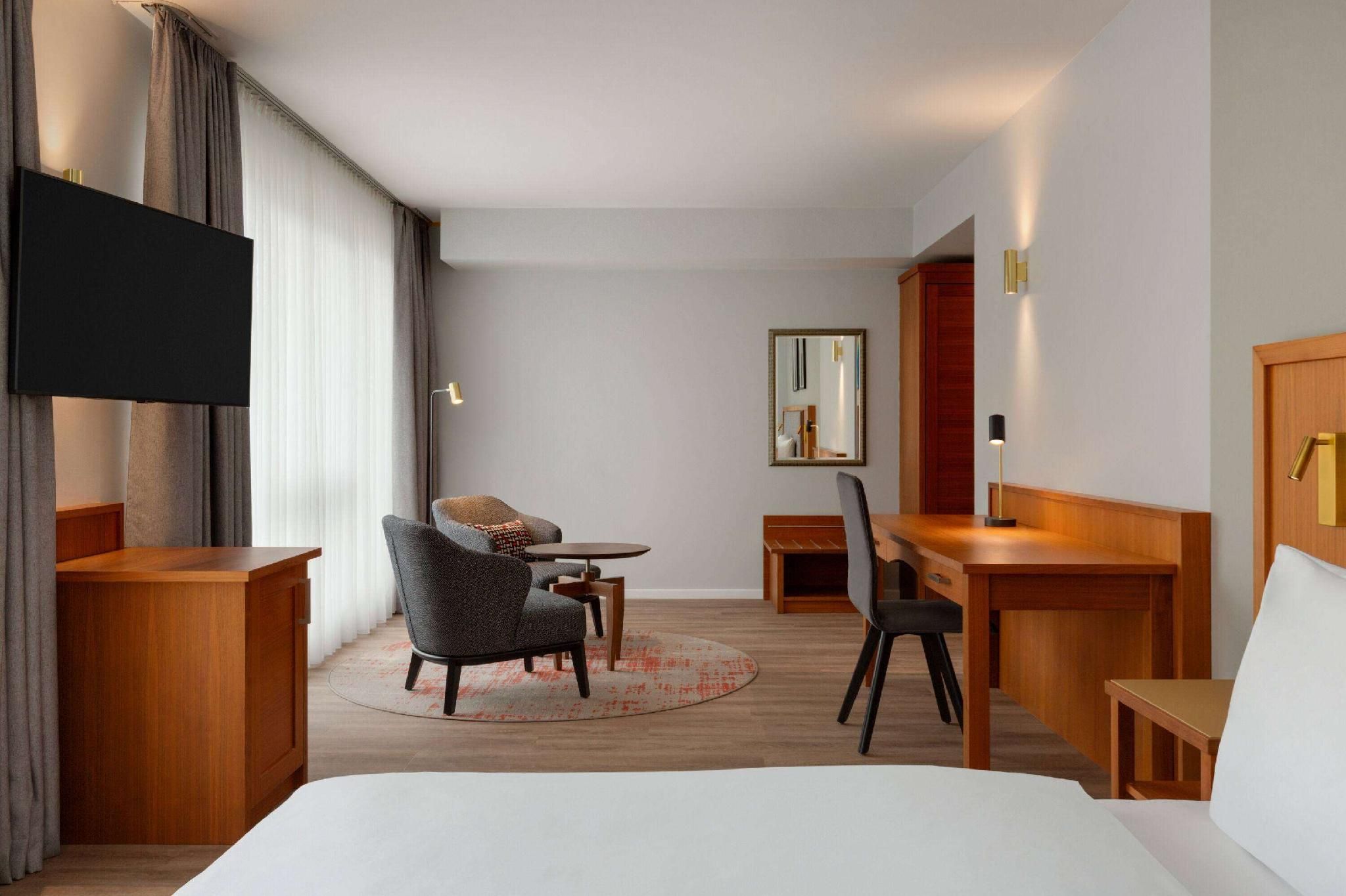 1 King Bed, 1 Twin Bed, Suite, Non-Smoking