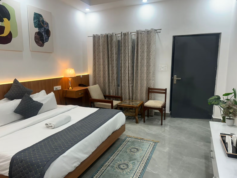 Hotel WHI Deluxe Room With Wi-Fi 2