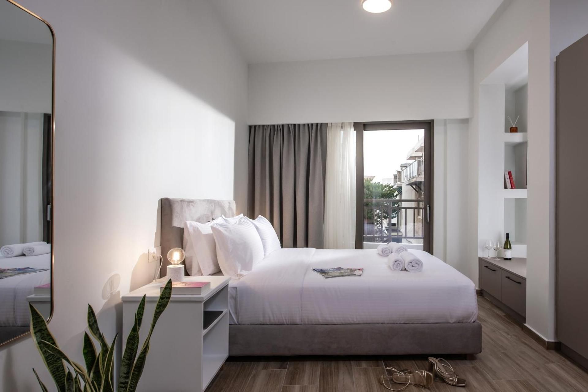 Deluxe One-Bedroom Apartment