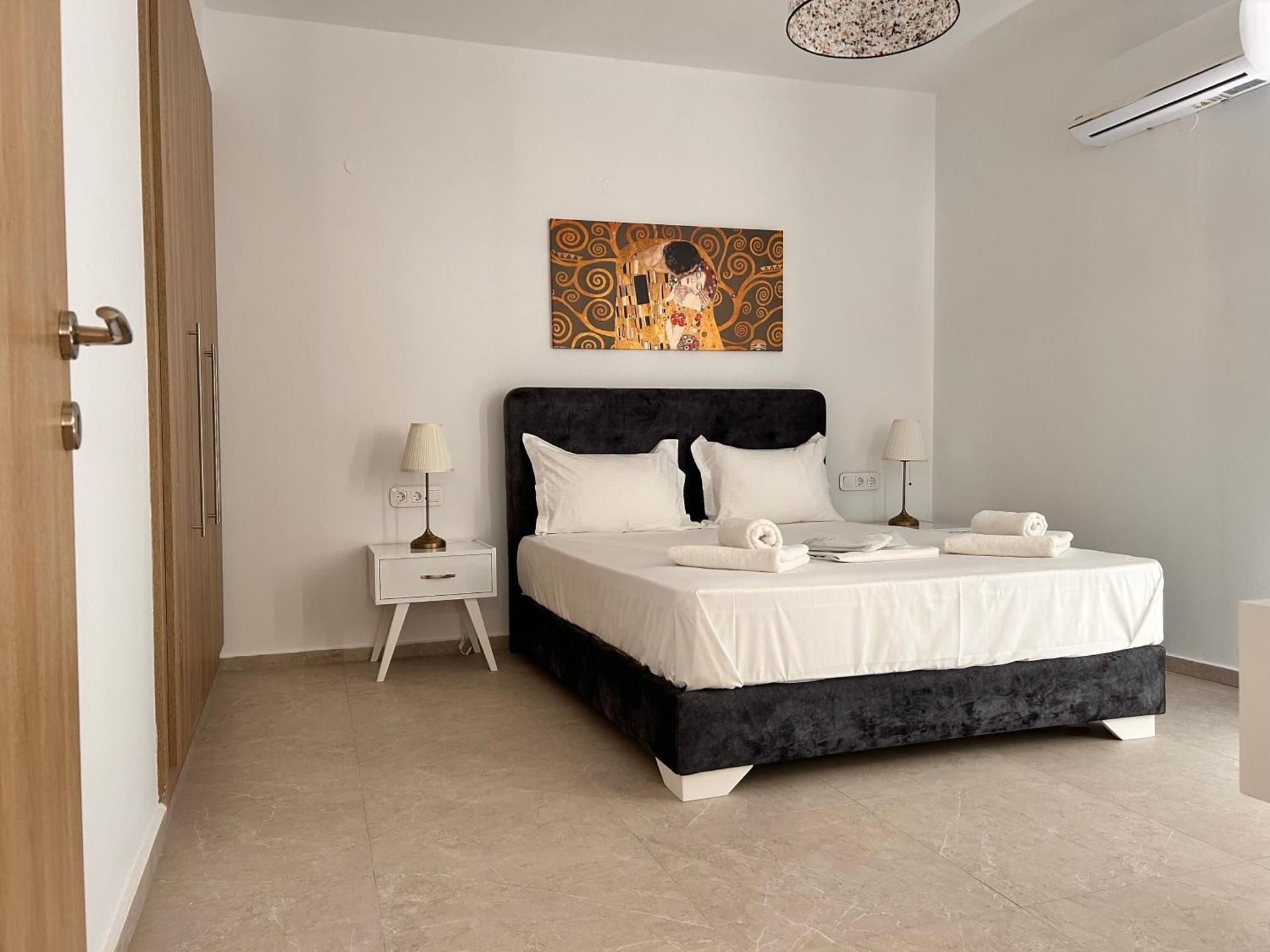 One-Bedroom Deluxe Apartment