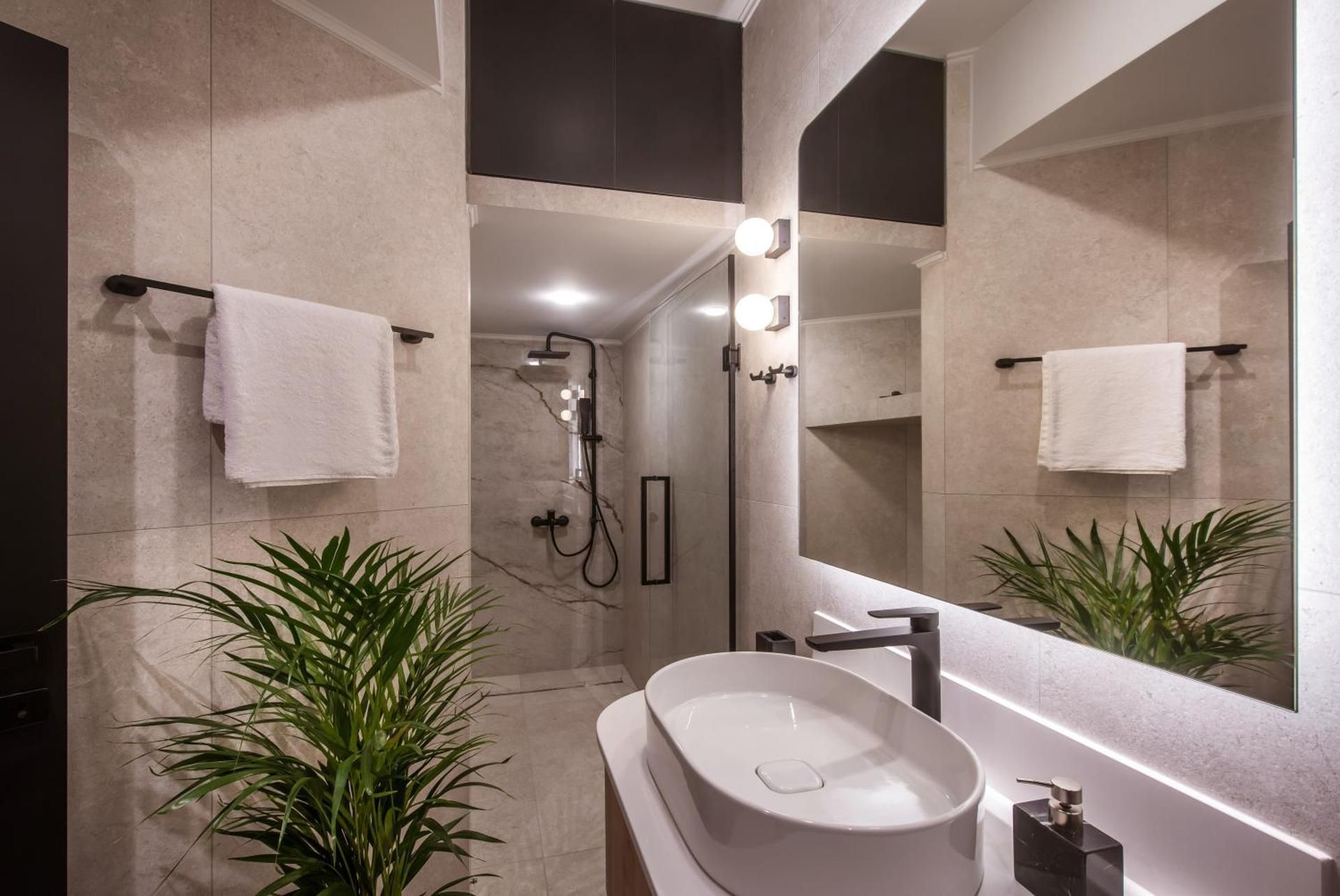 Deluxe King Suite