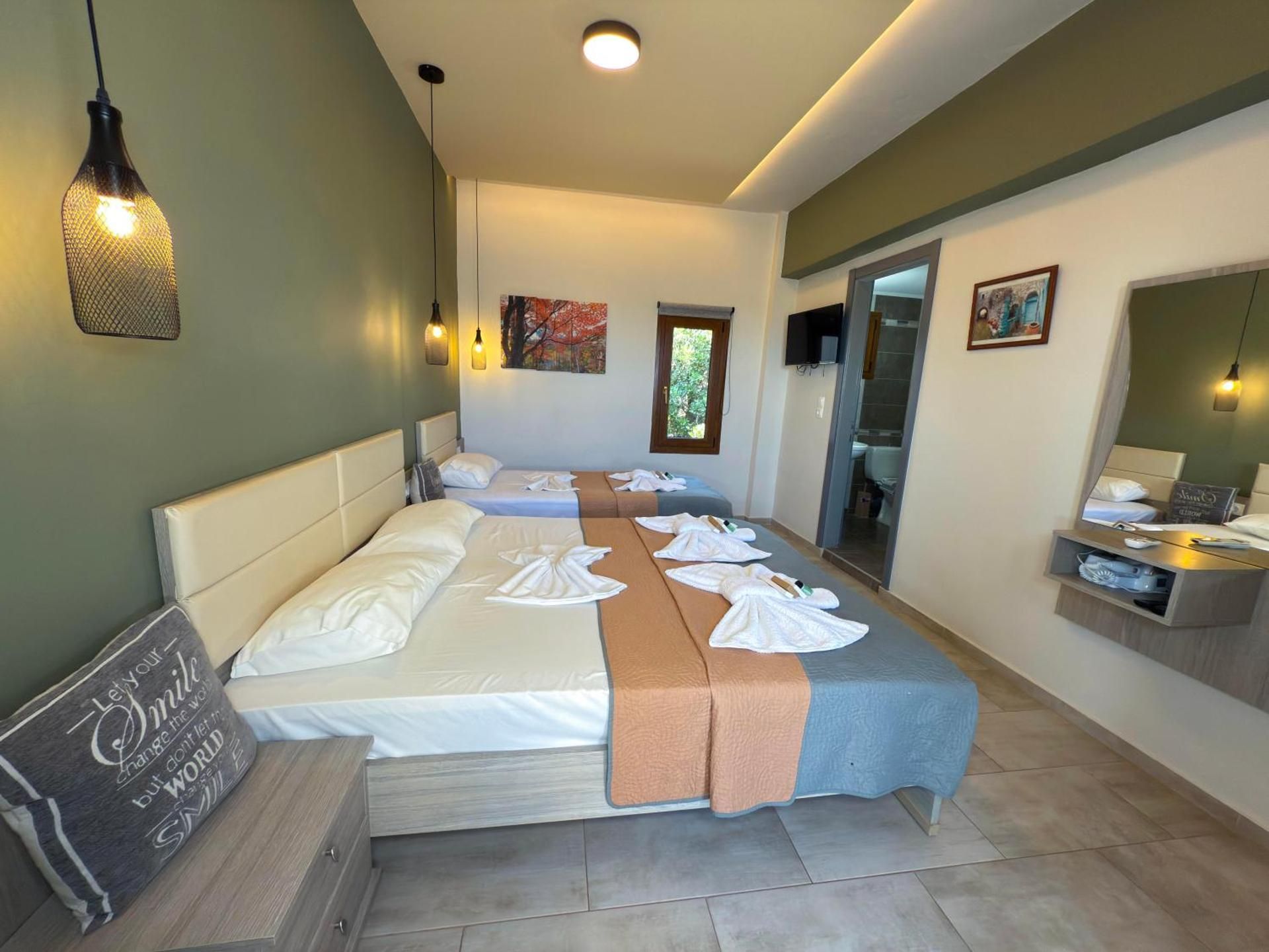 Triple Room with Garden View