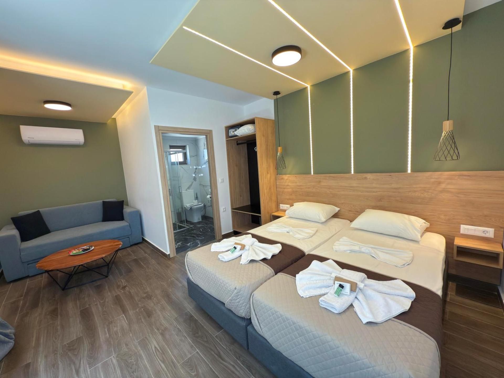 Premium Quadruple Room