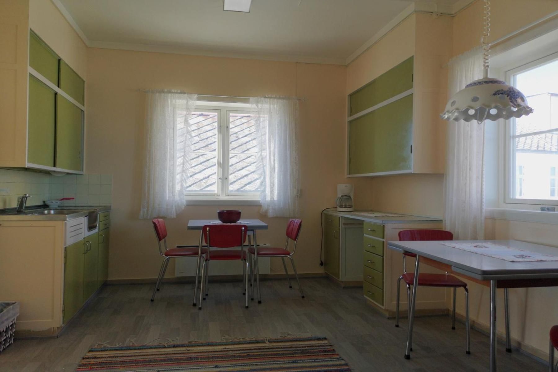 Family Room (3 Adults)