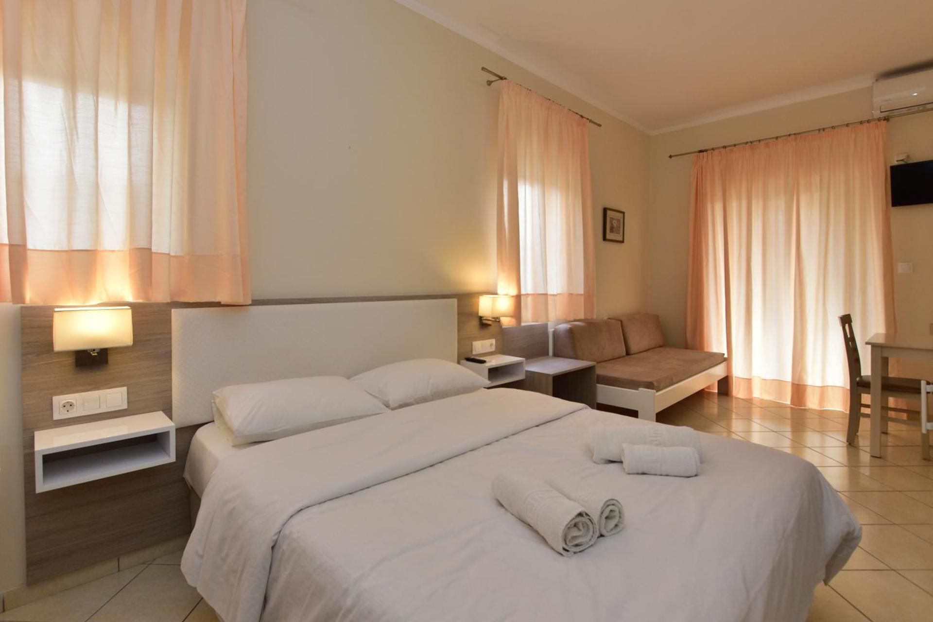 Studio (2 Adults)