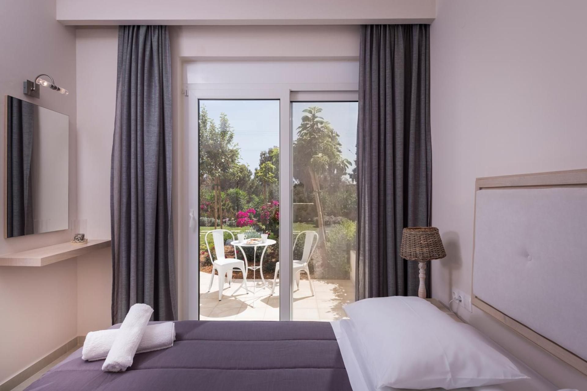 Triple Room with Garden View