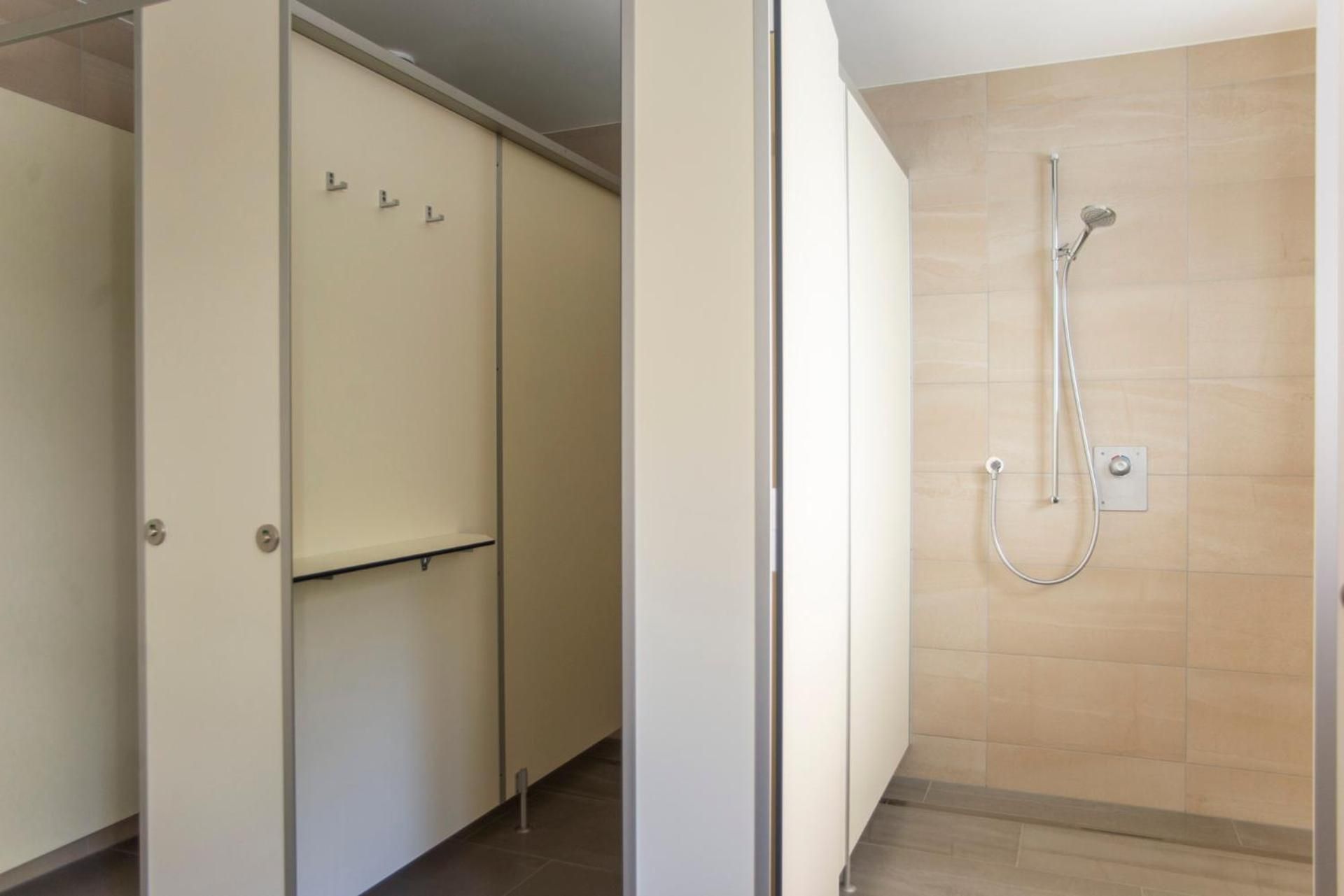 10-Bed Mixed Dormitory Room