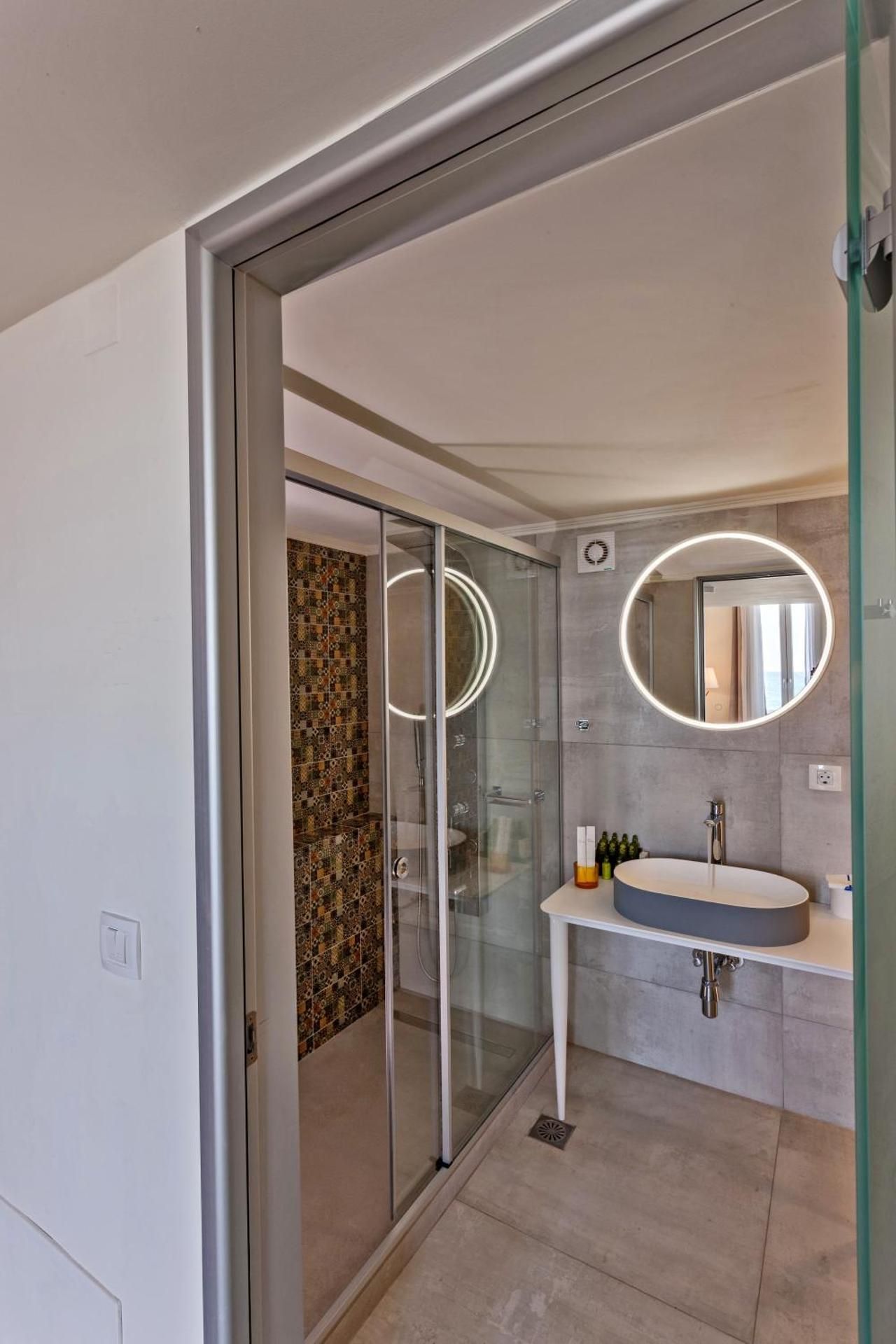 Executive Suite with Sea View - Split Level