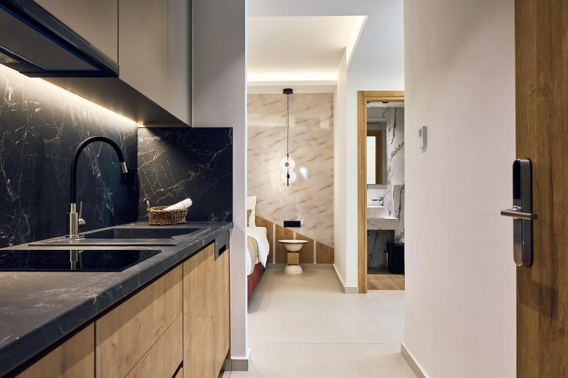 DELUXE APARTMENT