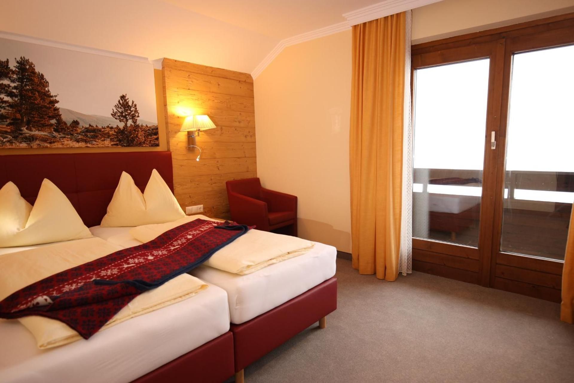 Large One-Bedroom Apartment with Balcony