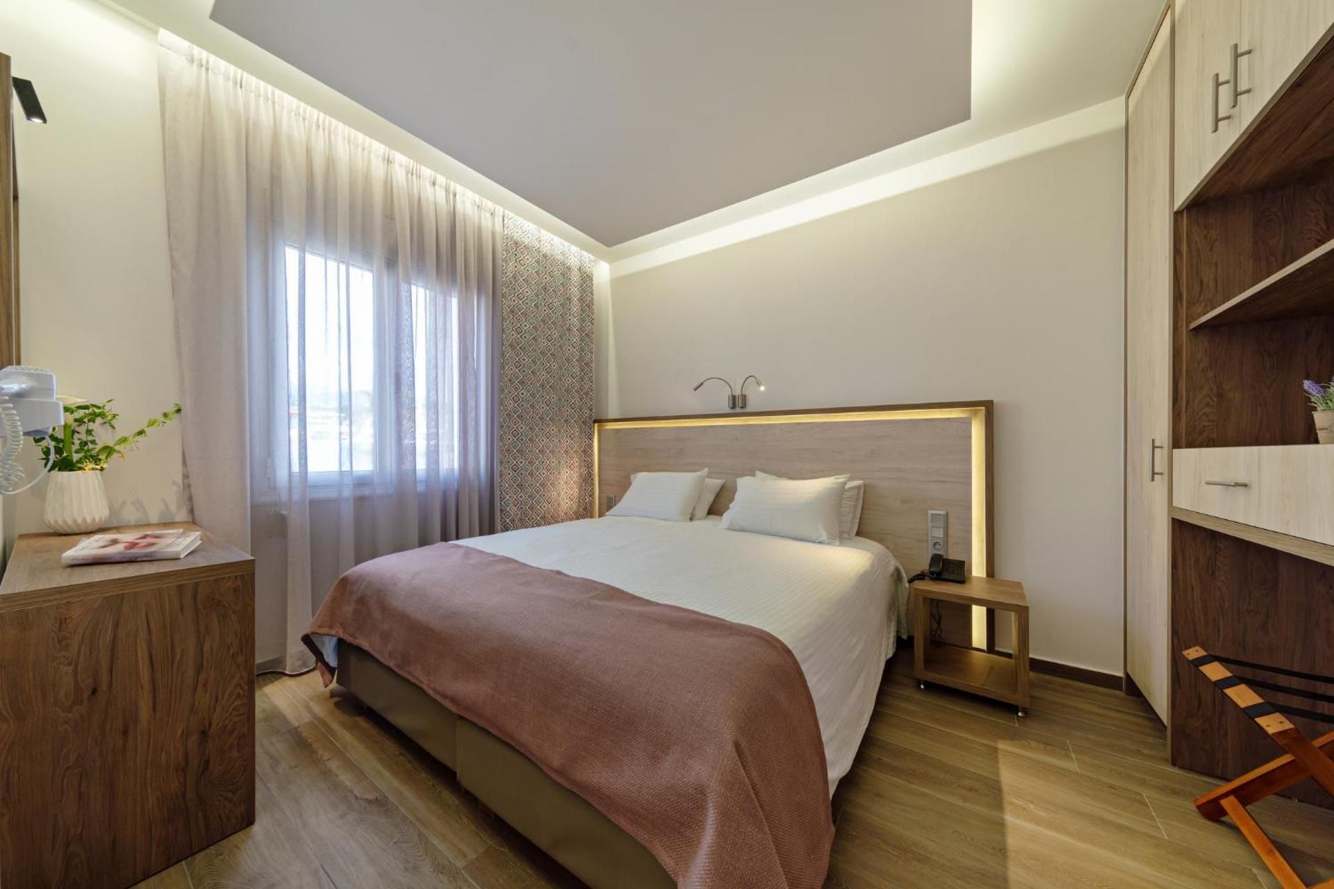 Deluxe One-Bedroom Apartment