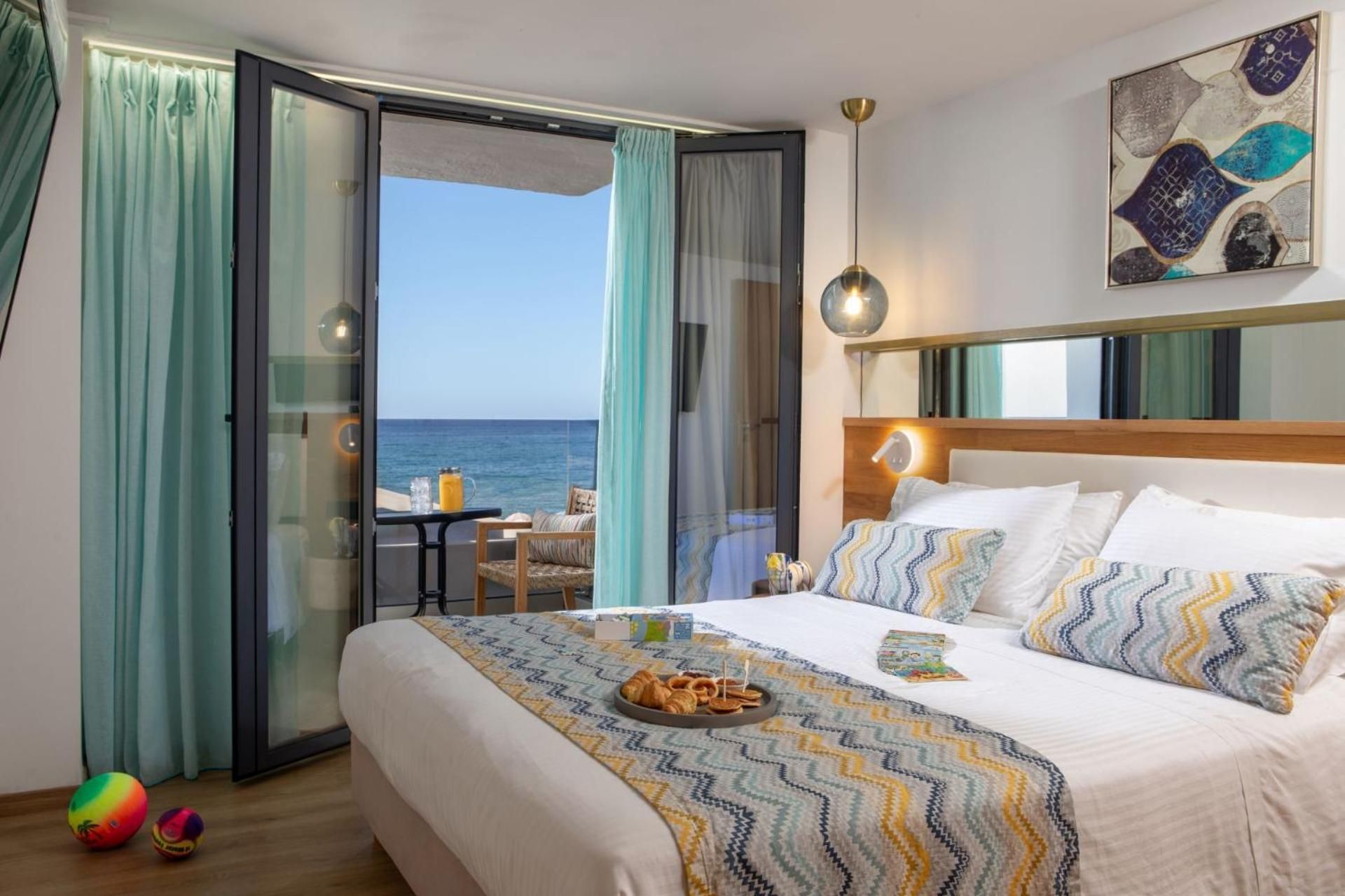 Superior Family Suite Sea View with Outdoor Jacuzzi