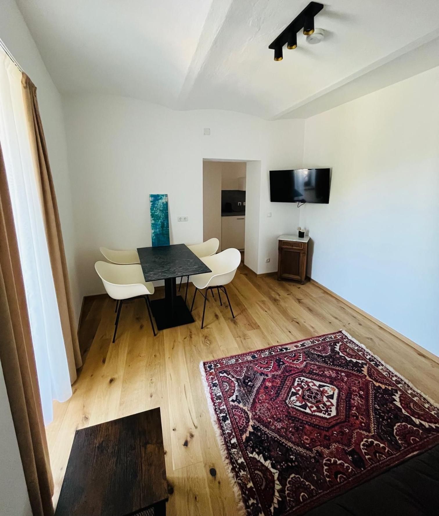 Apartment (no elevator/no pets permitted)