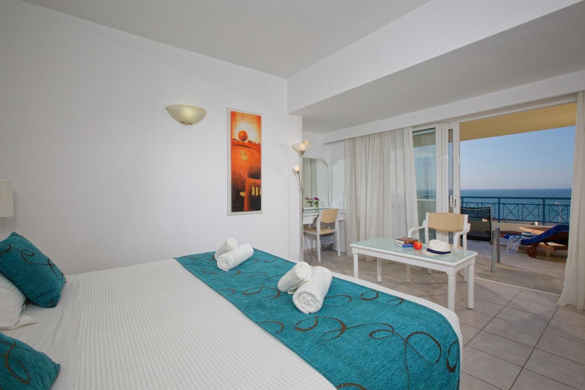 Superior Double Room with Sea View (2 Adults+1 Child)
