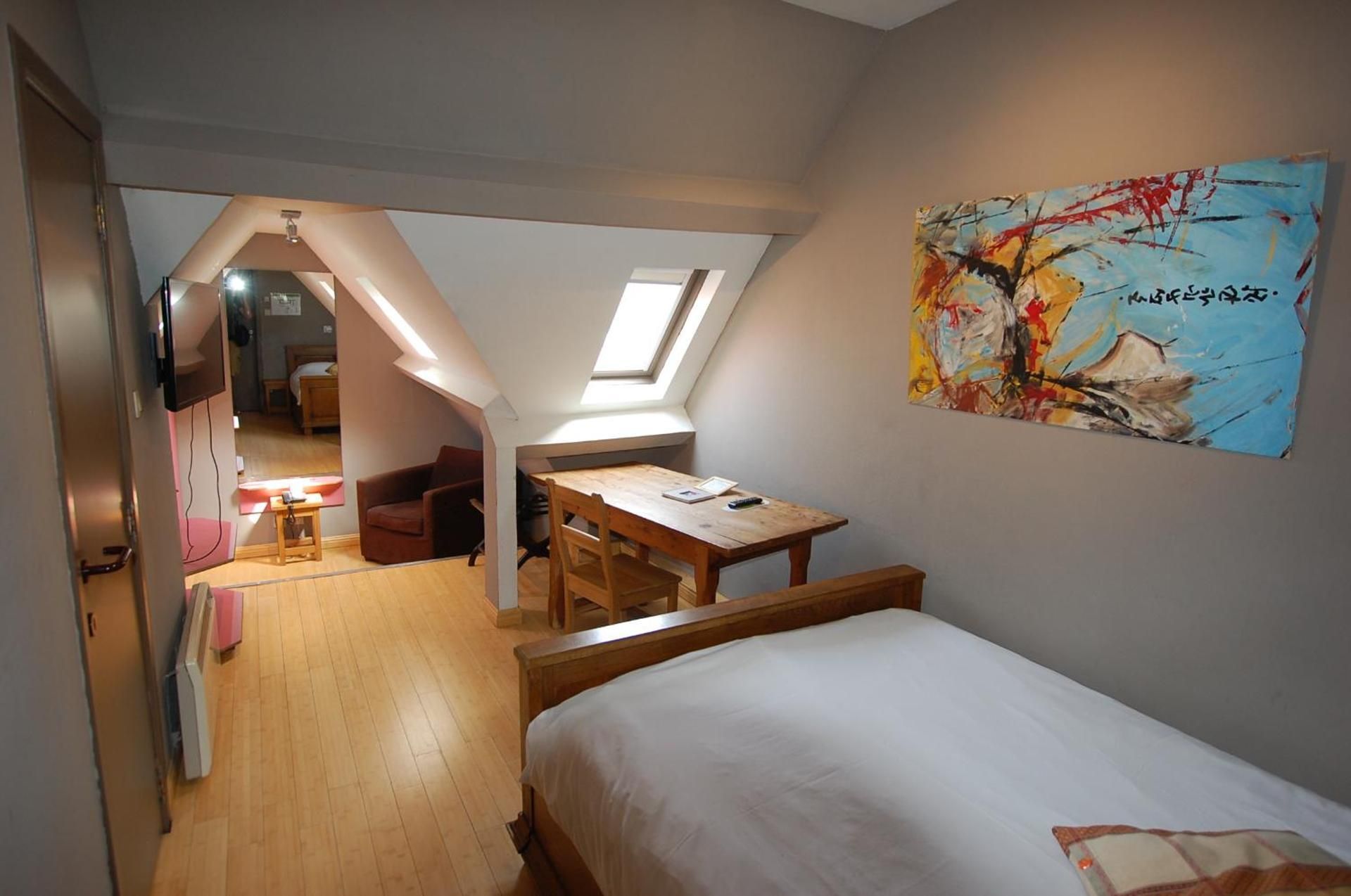Double Room with Street View