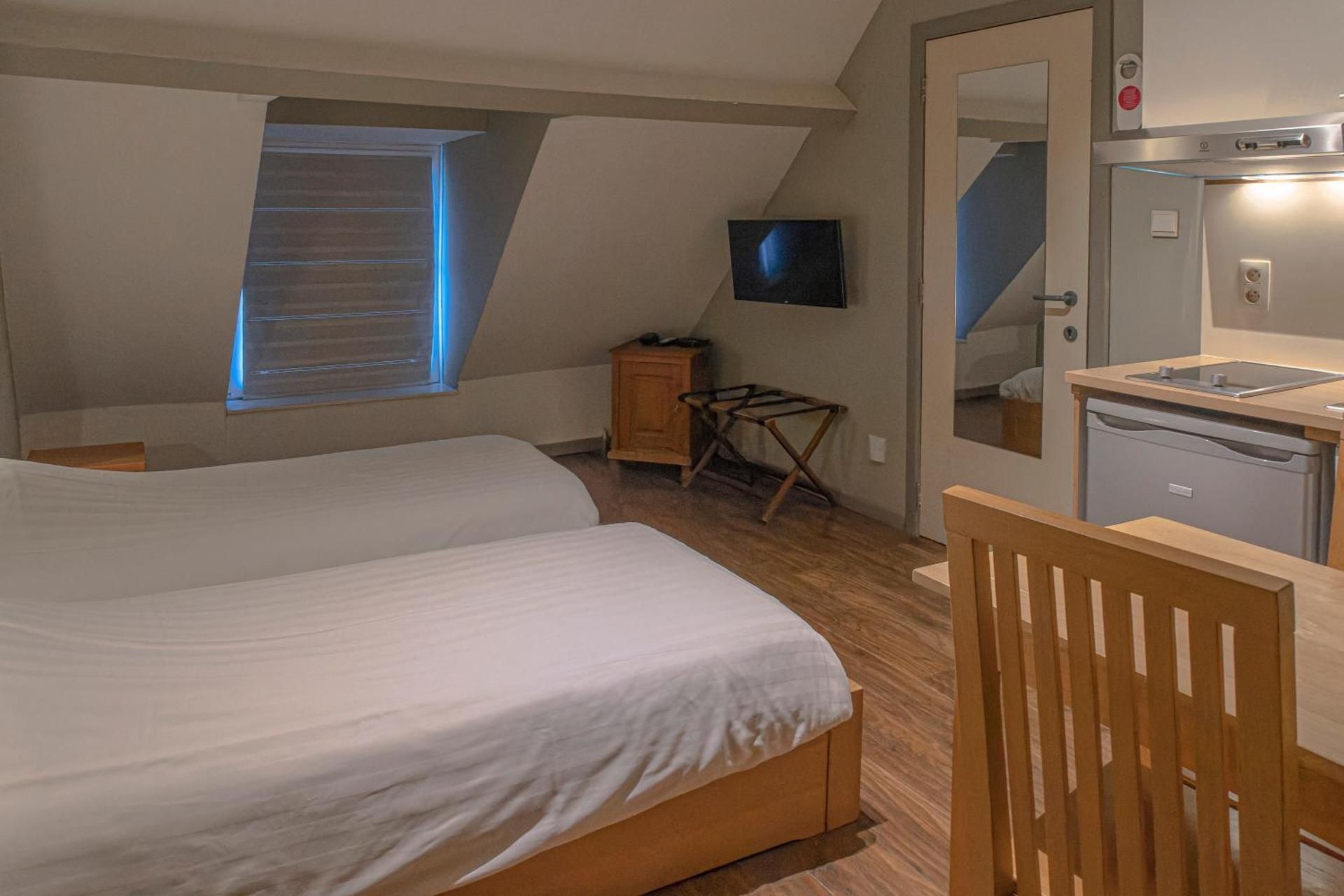 Twin Room with Street View