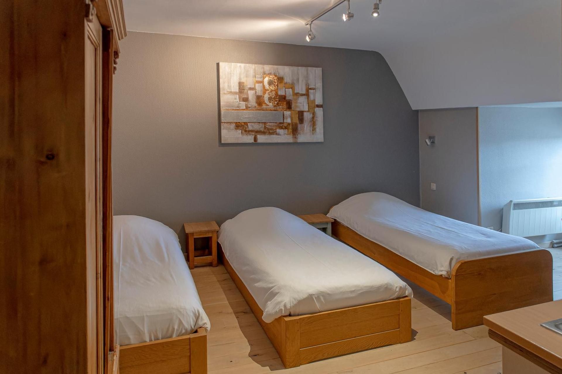 Triple Room with Street View