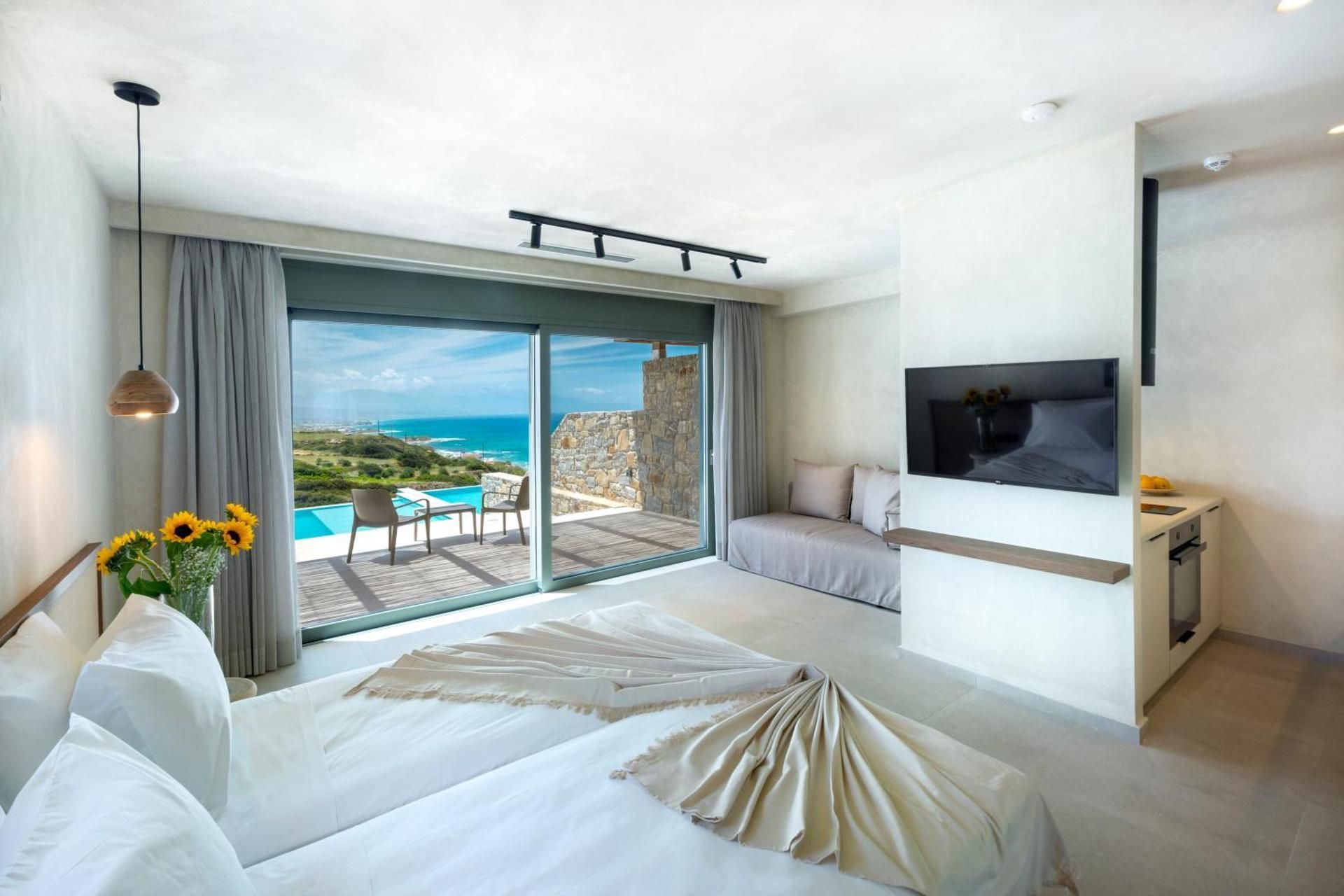 Superior Studio with Individual Pool & Sea View