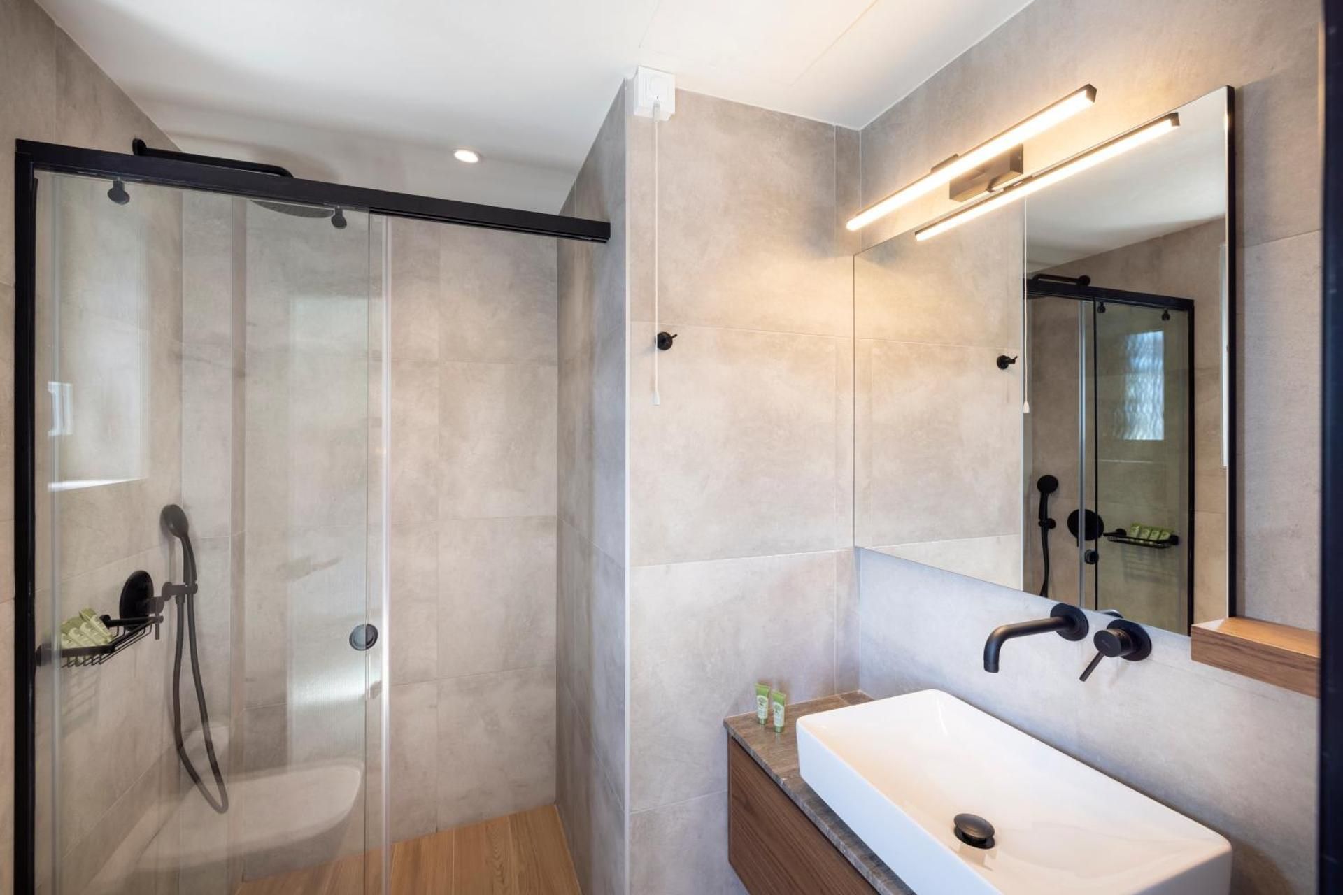 Superior One Bedroom Apartment with Individual Pool & Sea View