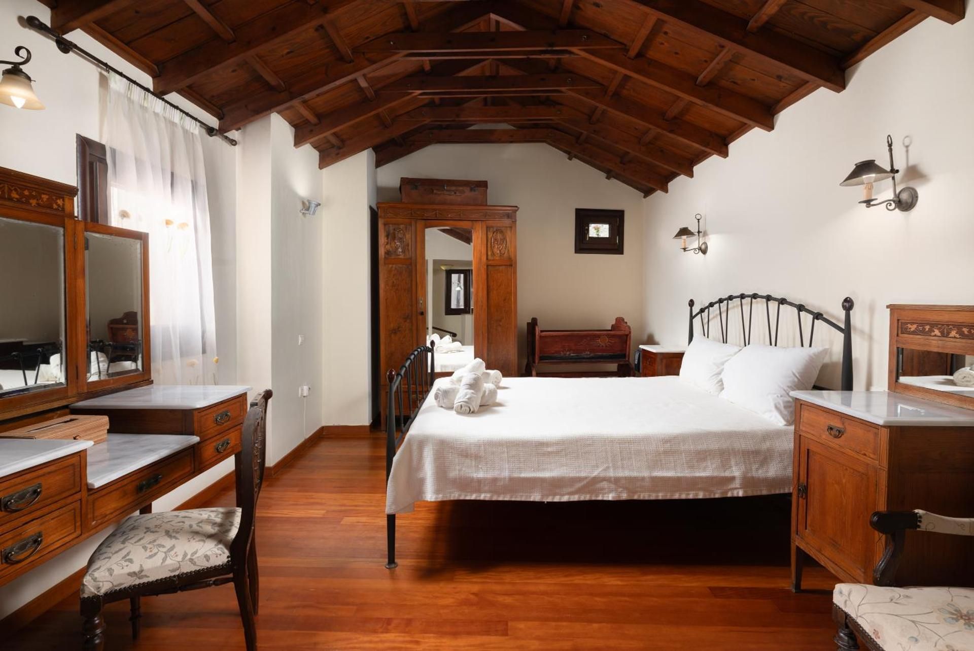 Traditional House - Avra