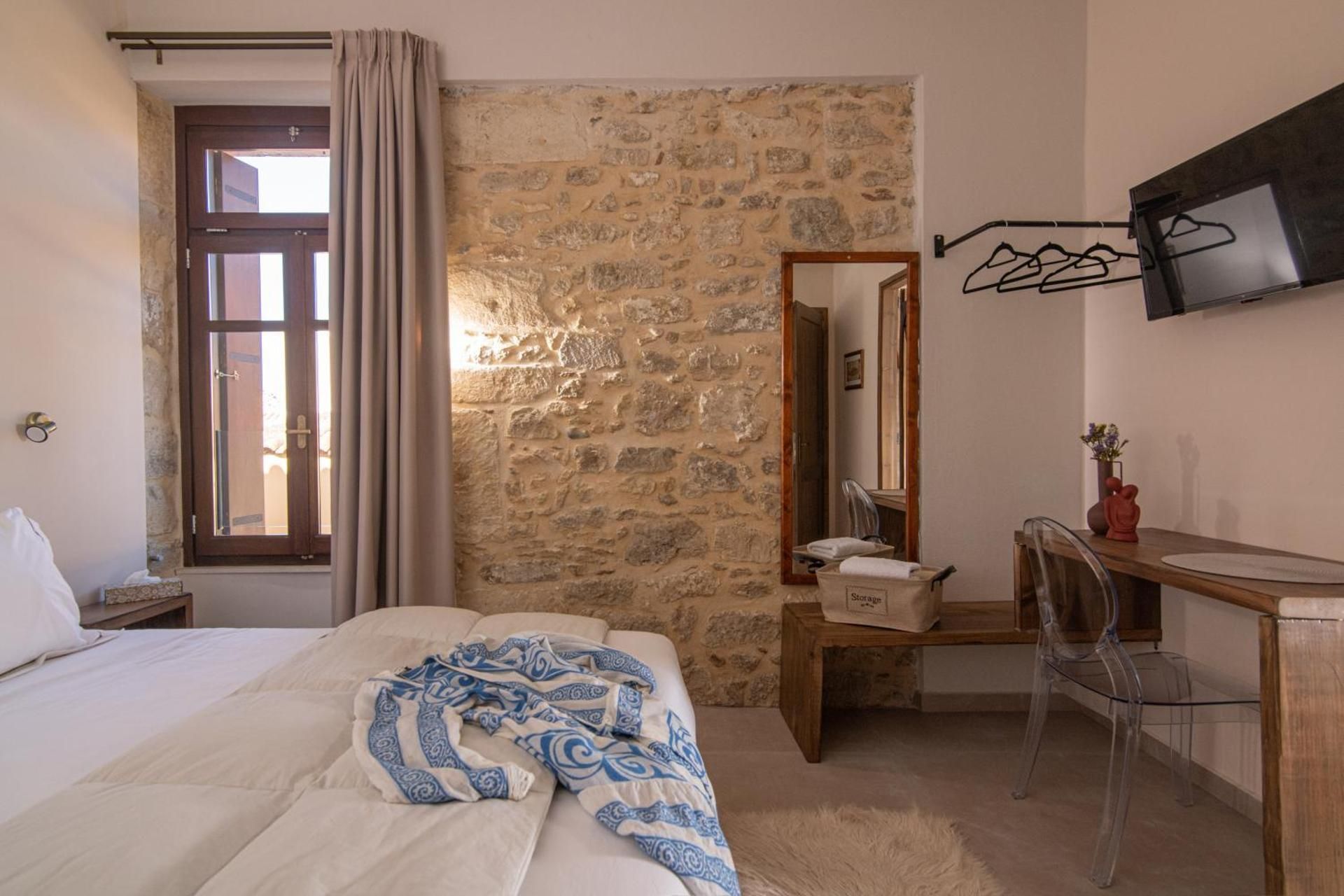 Studio with City View - AVRA