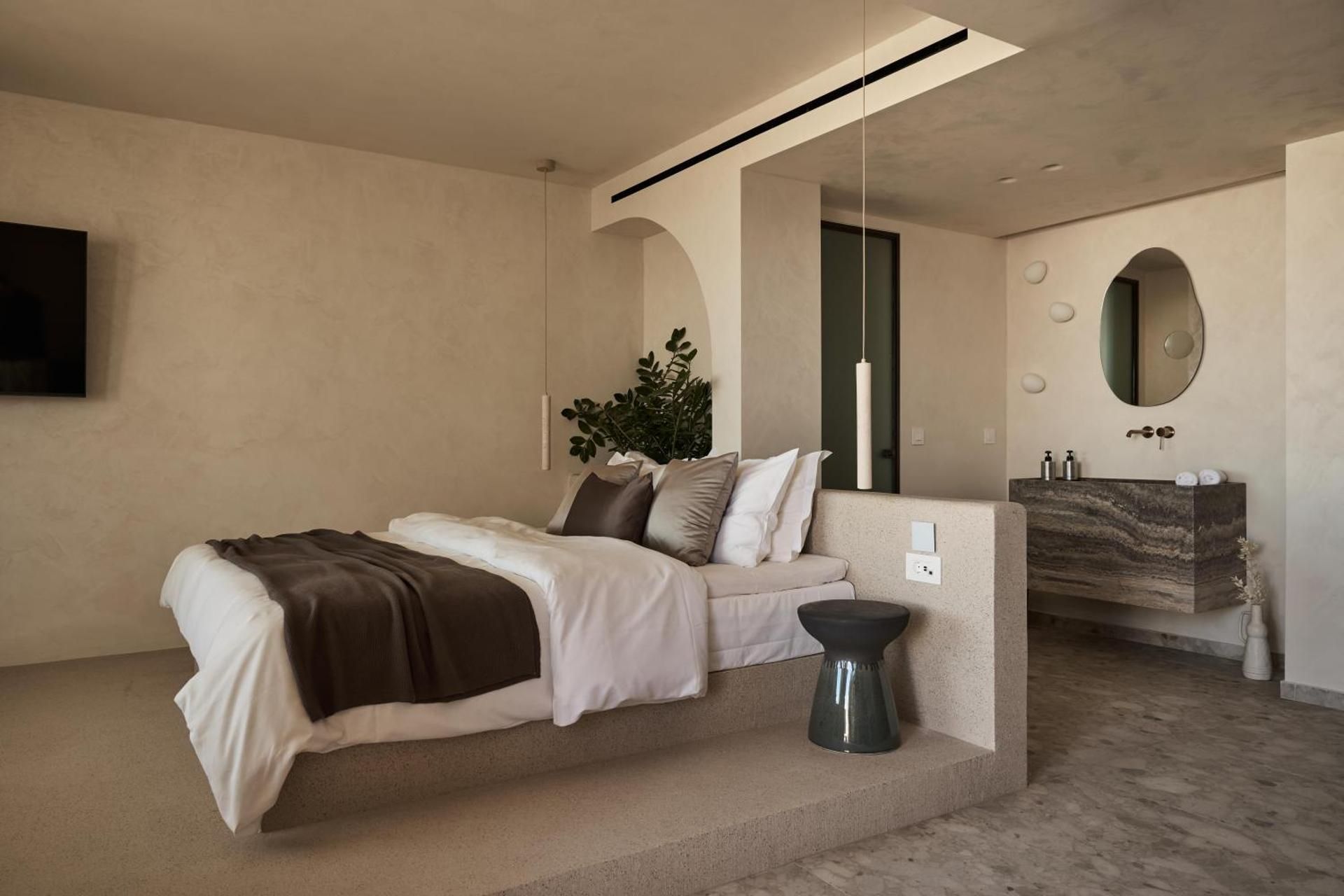 Starlight Suite with Outdoor Hydromassage Bathtub