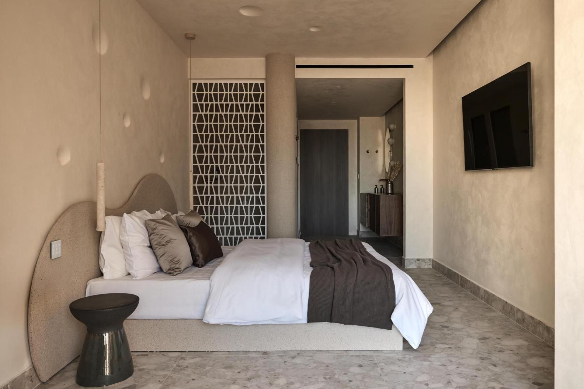 Serenity Suite with Outdoor Hydromassage Bathtub