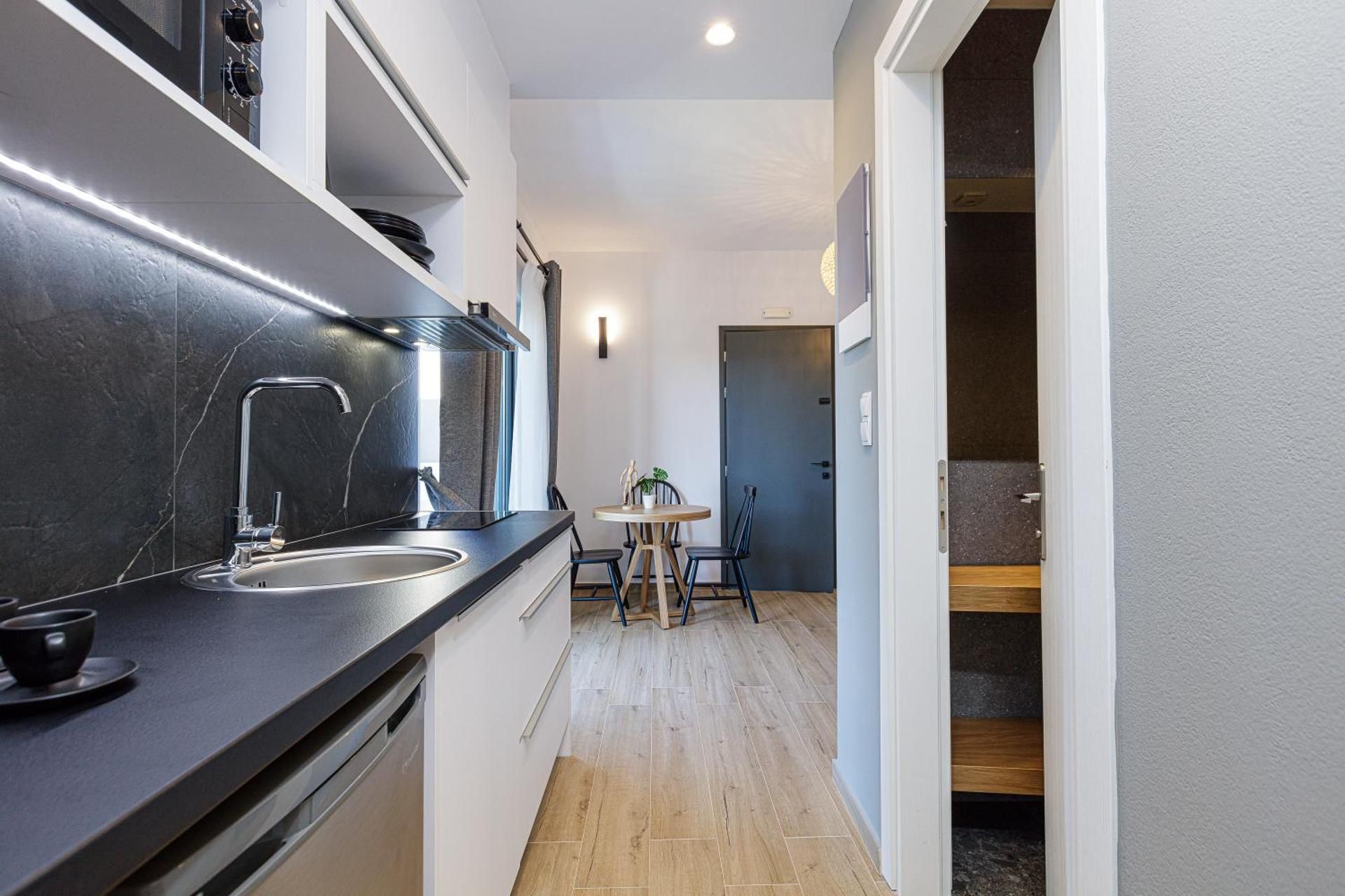 Suite 1 Bedroom Partial Sea View
