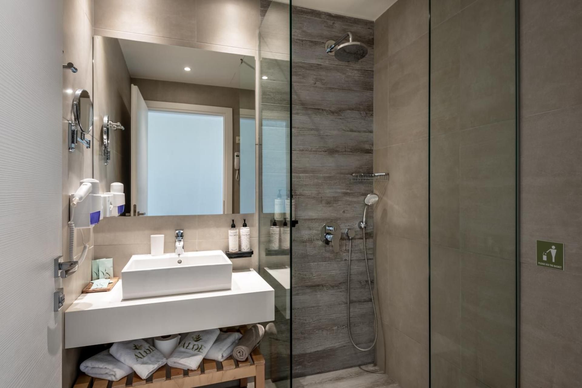 Superior Suite with Sea View and Spa Bath