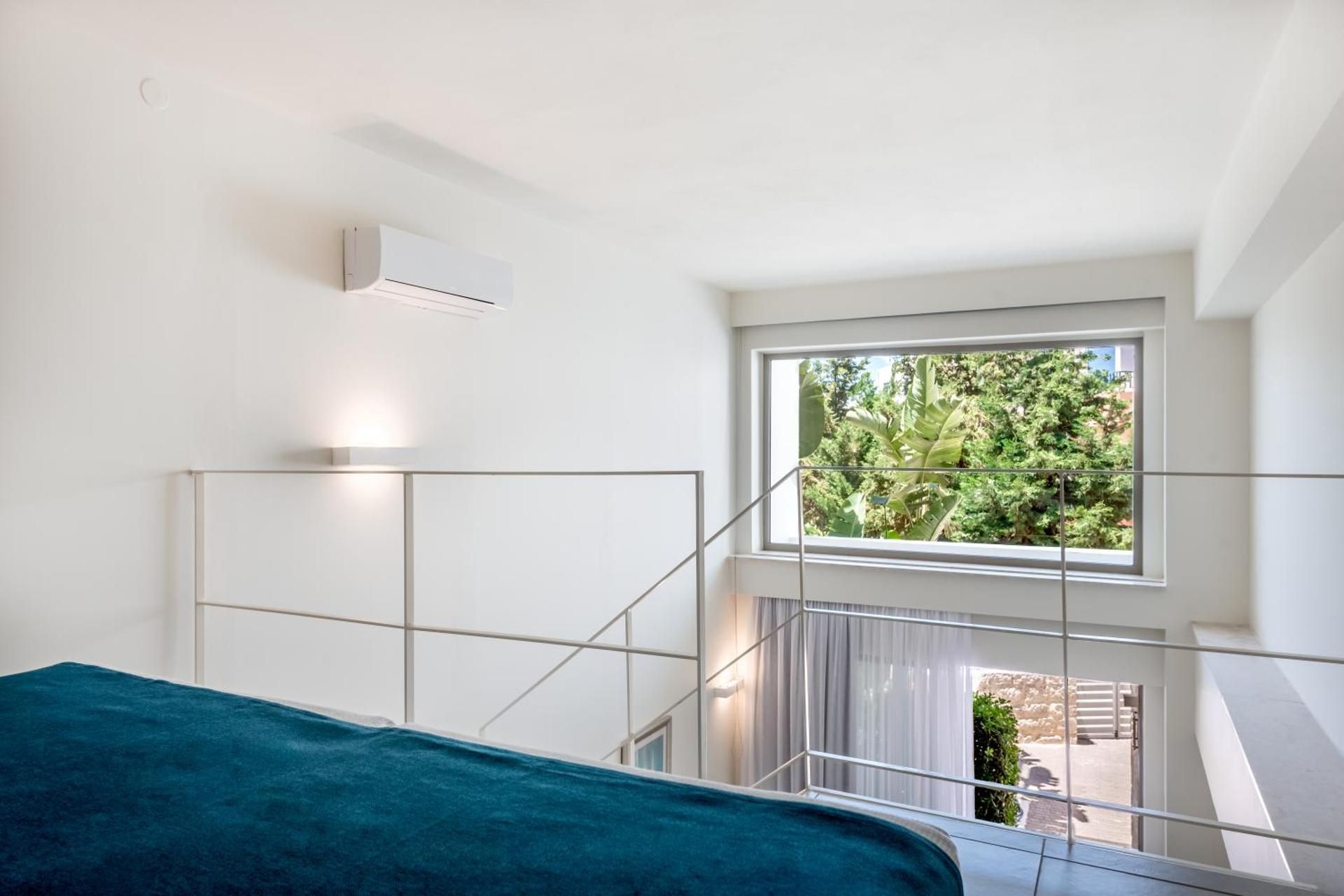 Executive Loft Suite Inland View