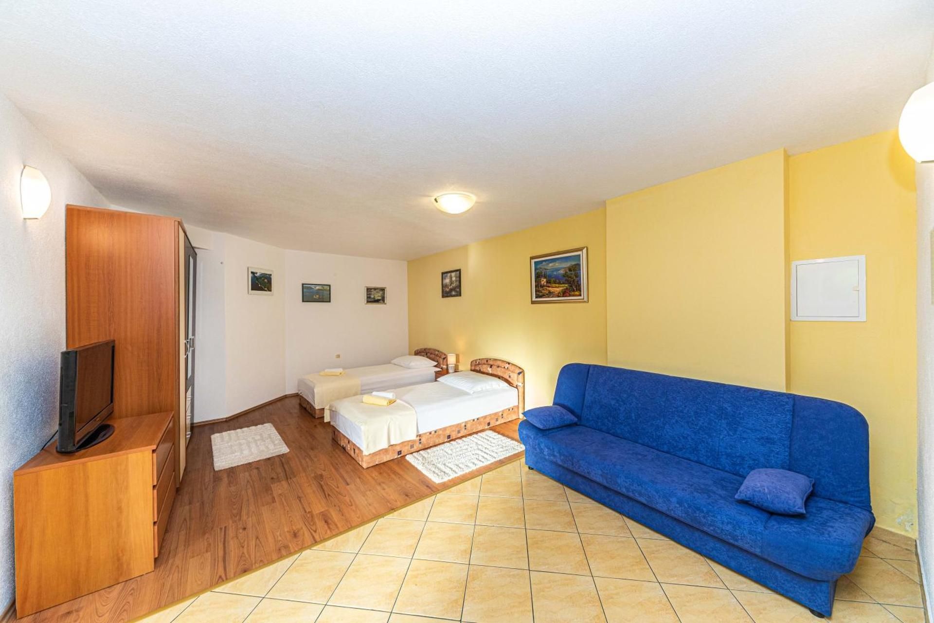 One-Bedroom Apartment with Garden Terrace and Sea View