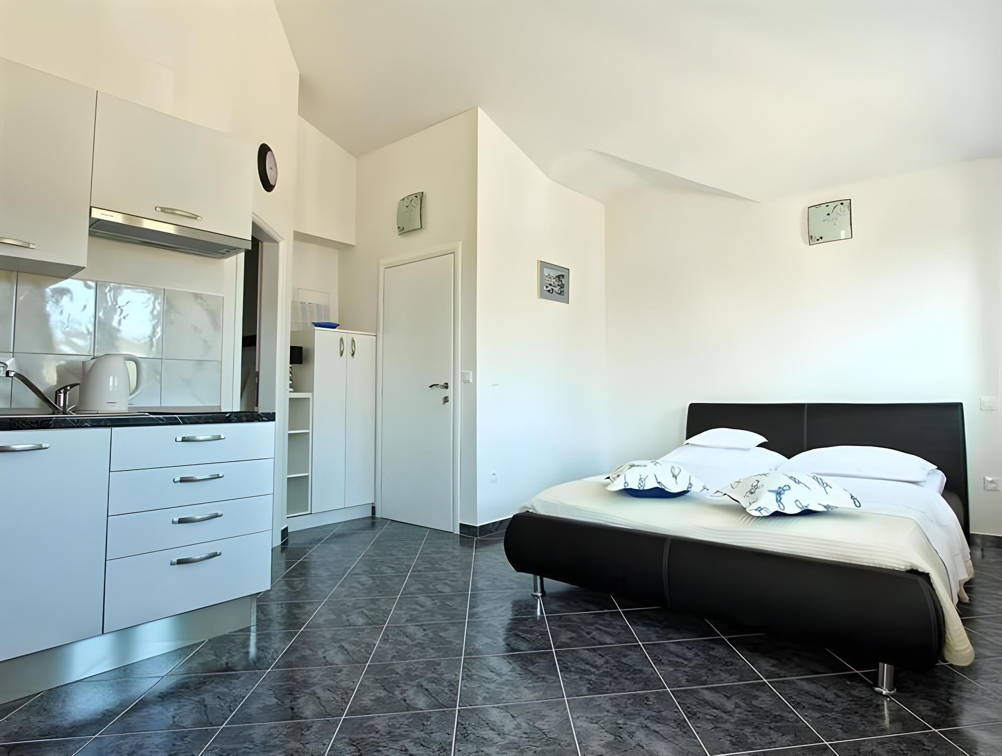 Studio with Balcony and Partial Sea View